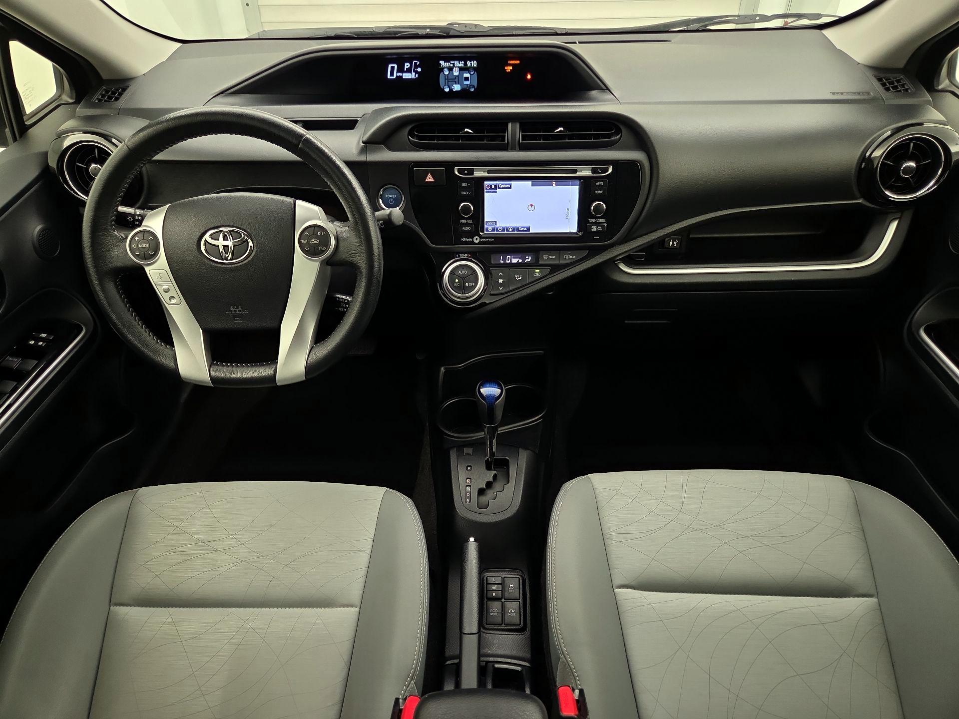 Thumbnail: 2015 Toyota Prius c - 9