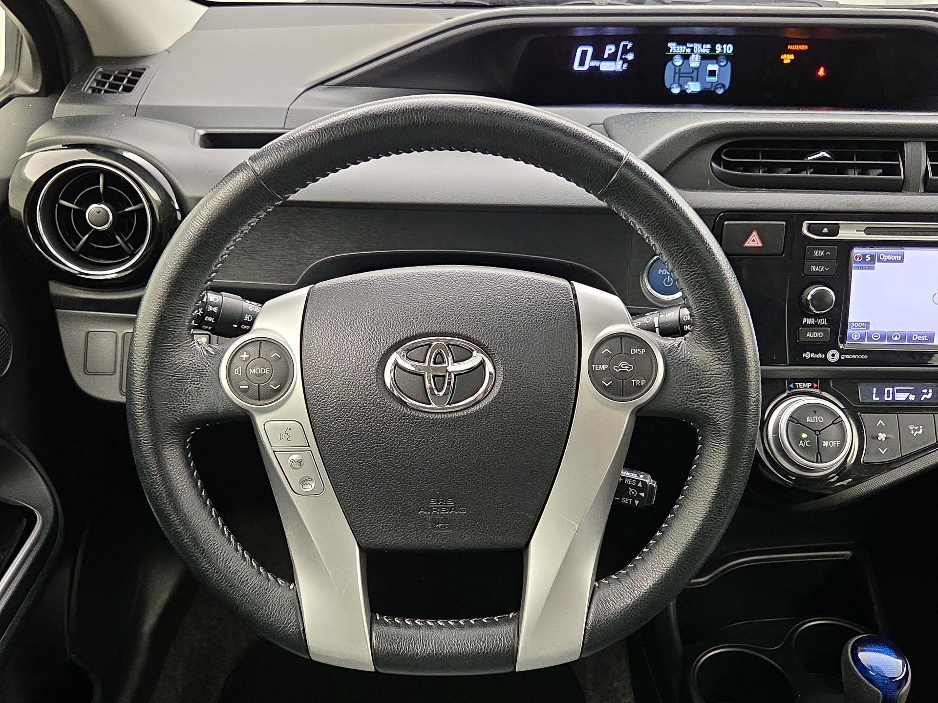 Thumbnail: 2015 Toyota Prius c - 10