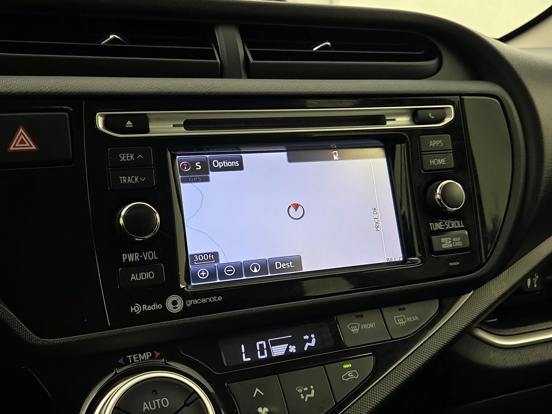 Thumbnail: 2015 Toyota Prius c - 14
