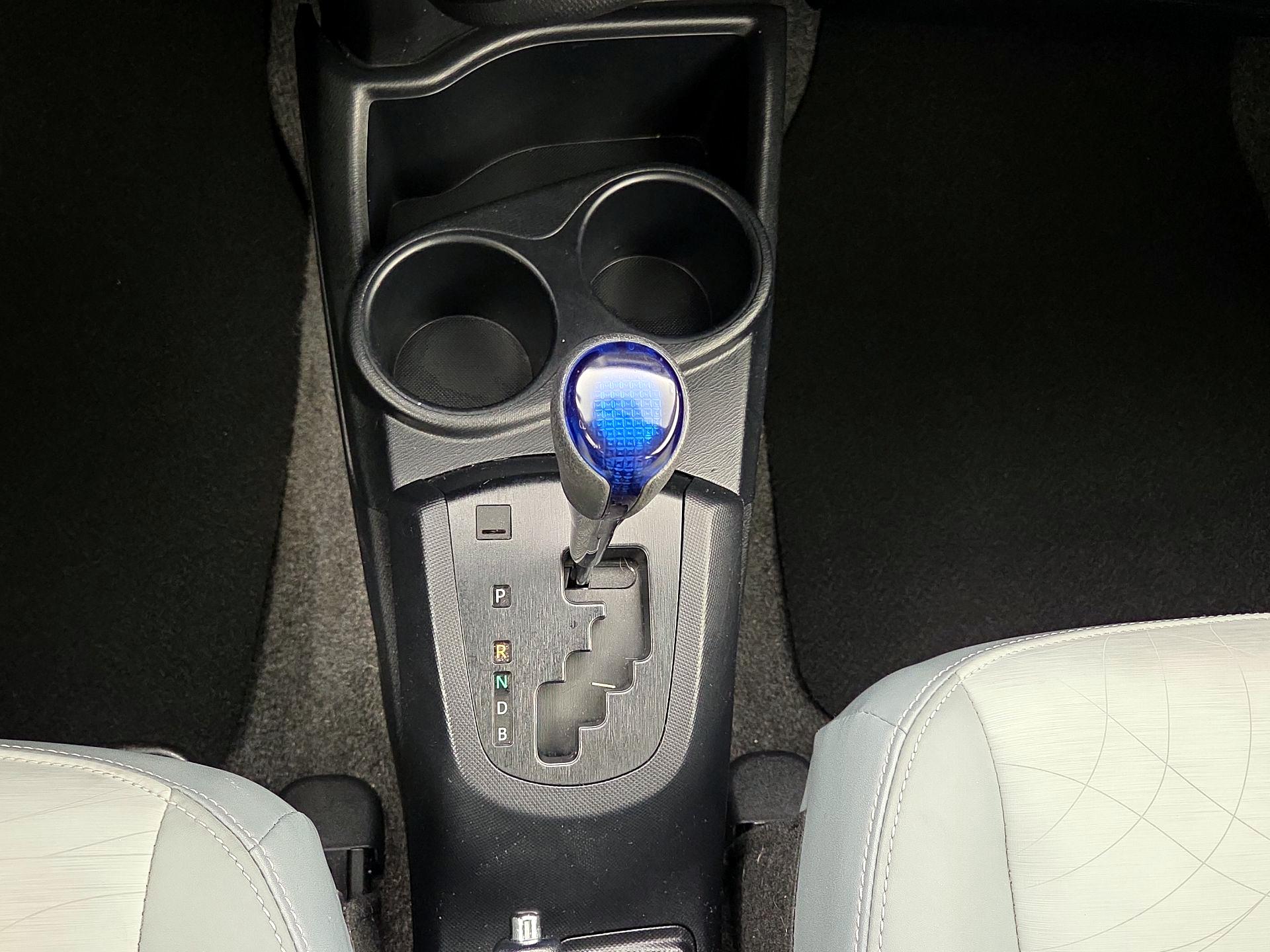 Thumbnail: 2015 Toyota Prius c - 18