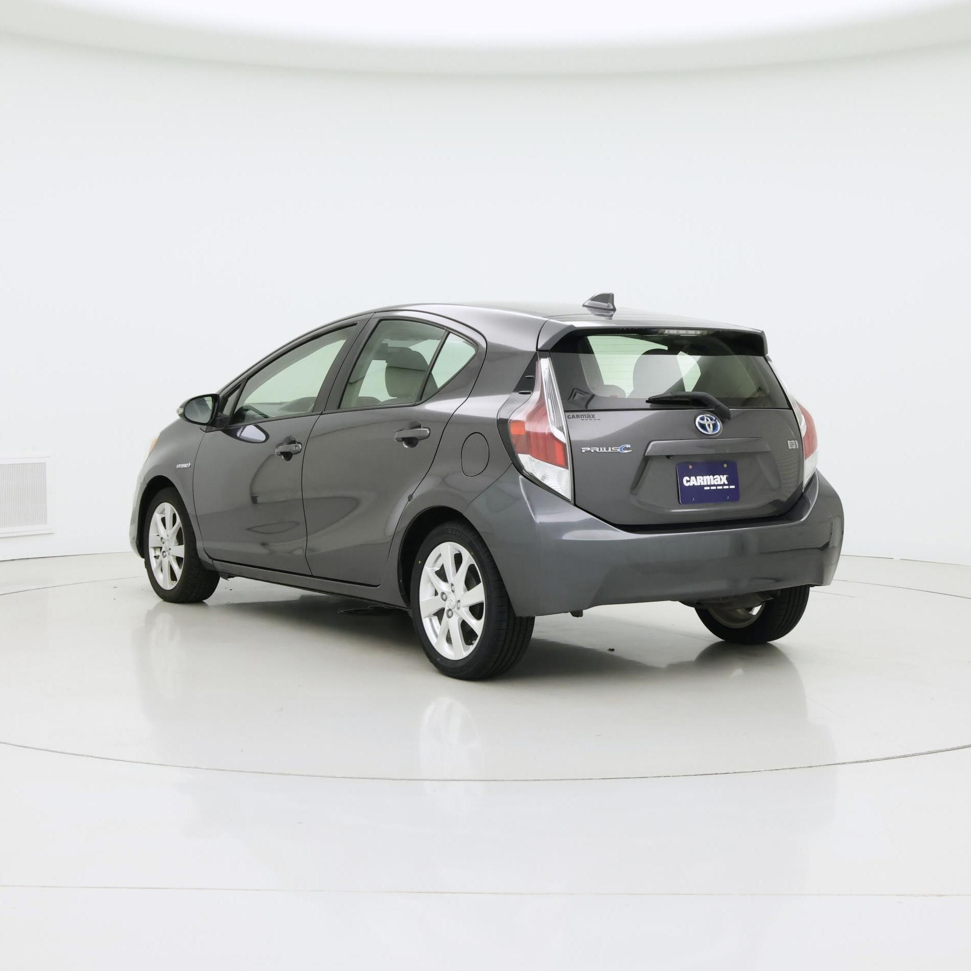 Thumbnail: 2015 Toyota Prius c - 2