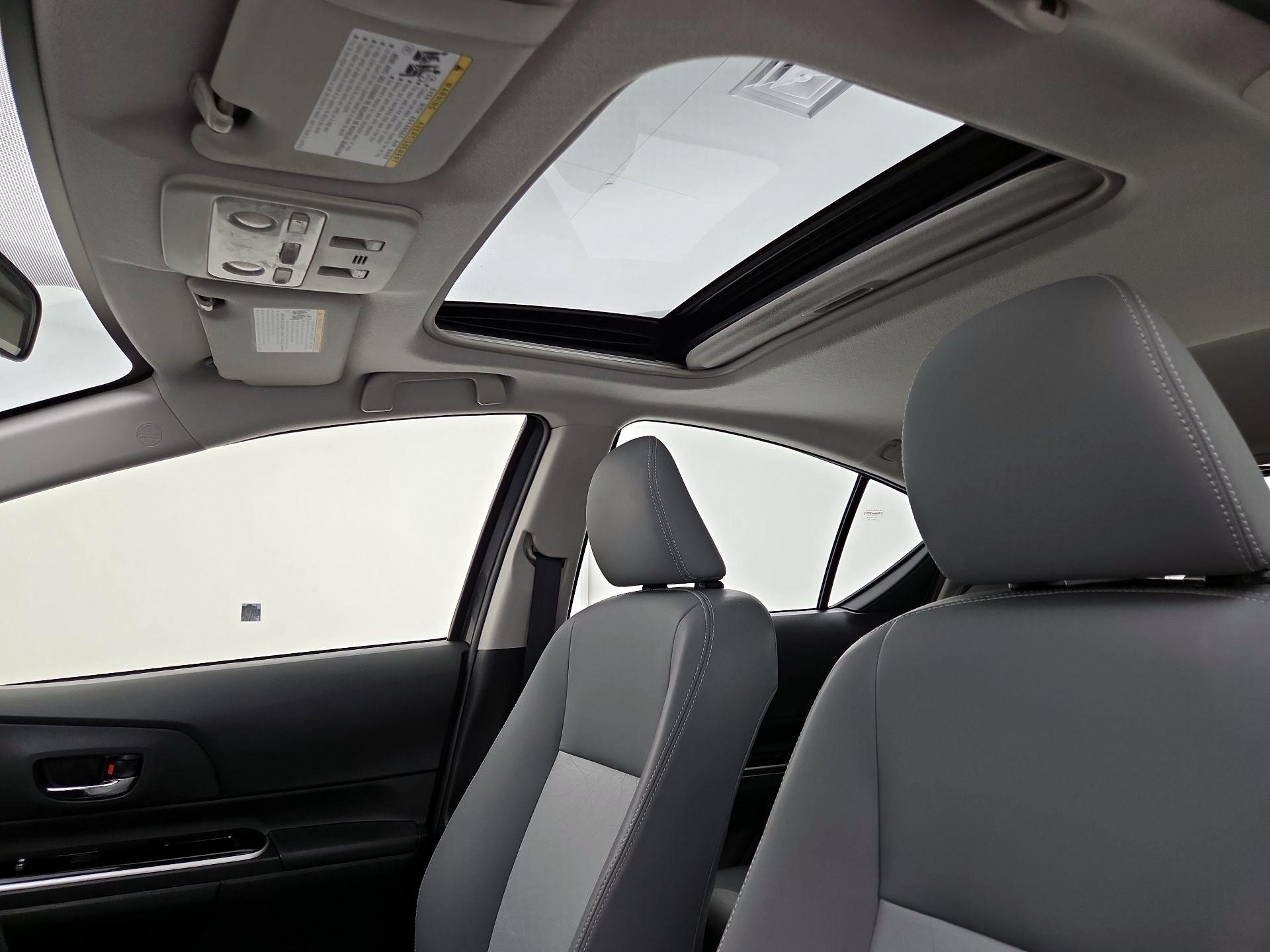Thumbnail: 2015 Toyota Prius c - 20