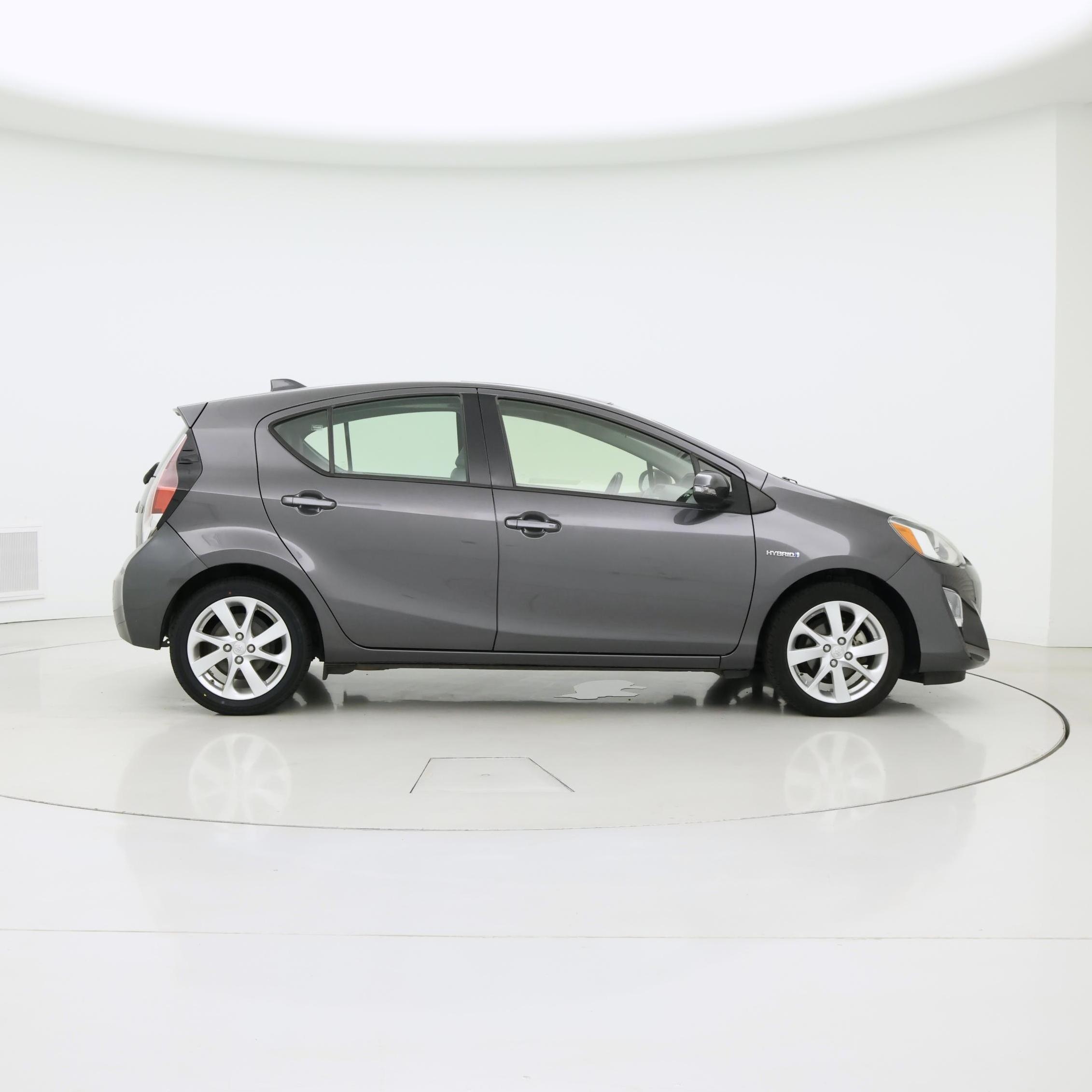 Thumbnail: 2015 Toyota Prius c - 7