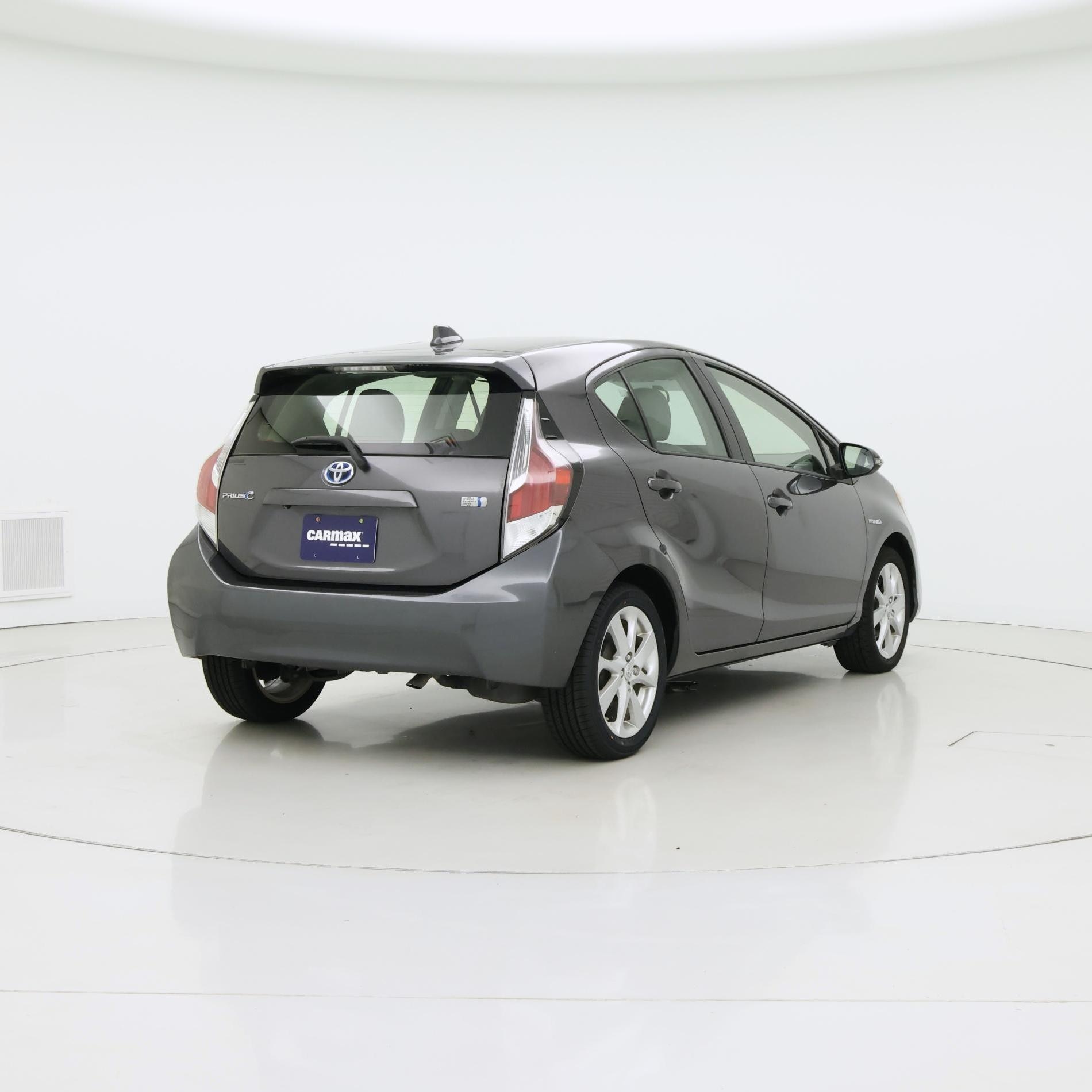 Thumbnail: 2015 Toyota Prius c - 8
