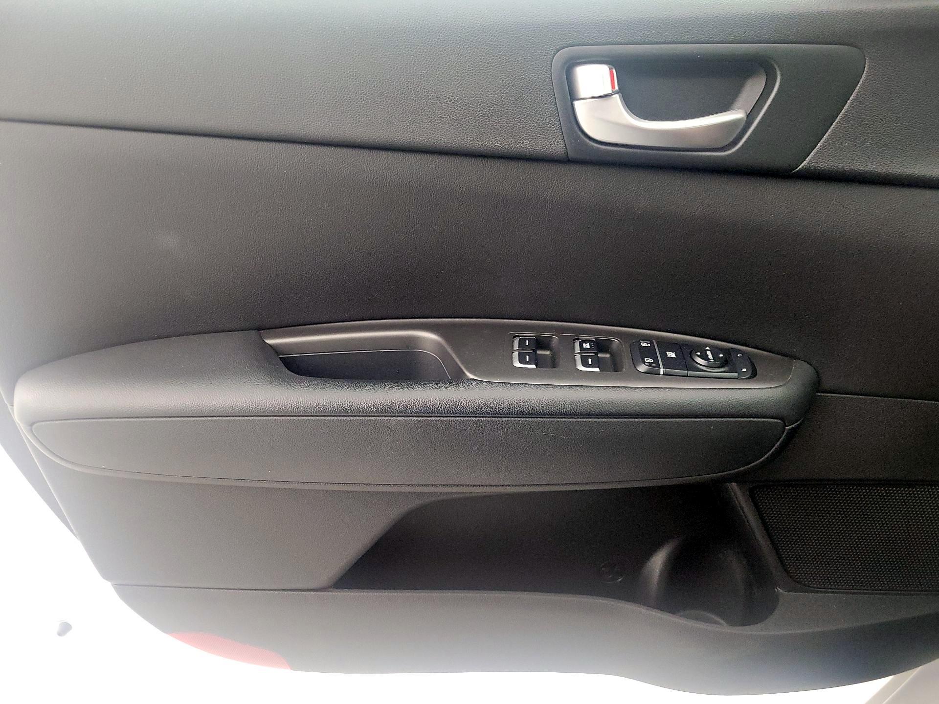 Thumbnail: 2016 Kia Optima - 12