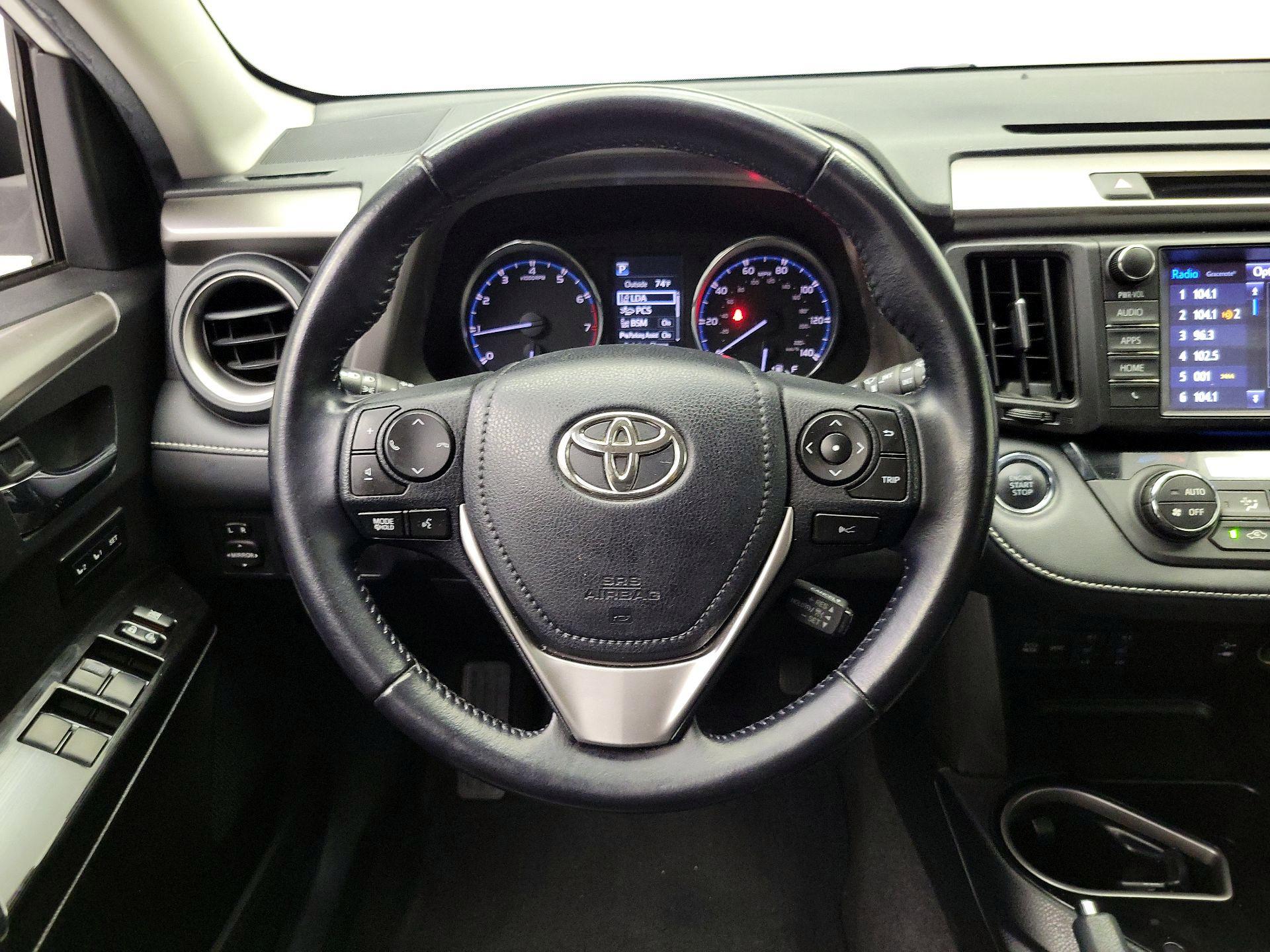 Thumbnail: 2016 Toyota RAV4 - 10