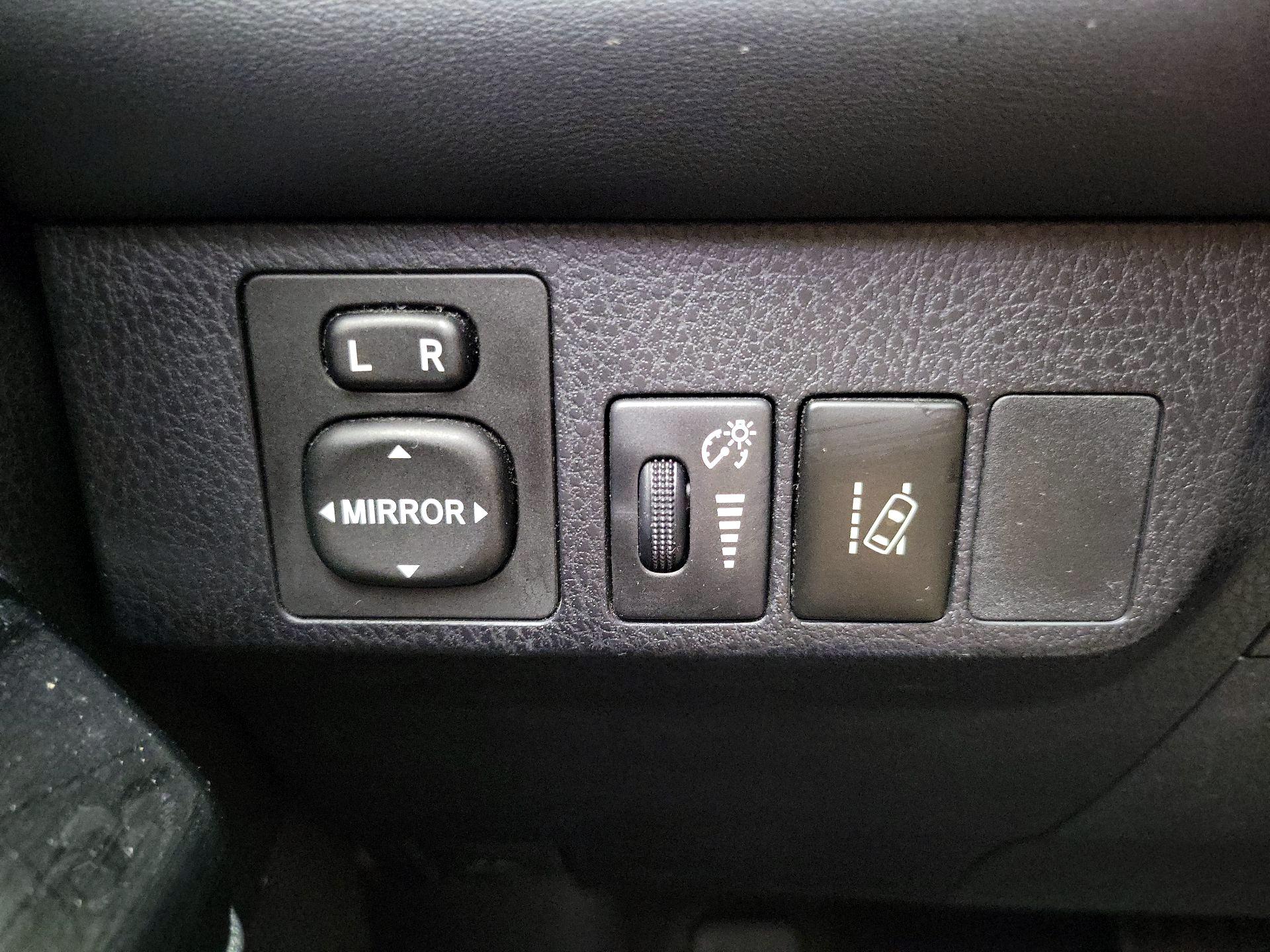 Thumbnail: 2016 Toyota RAV4 - 13