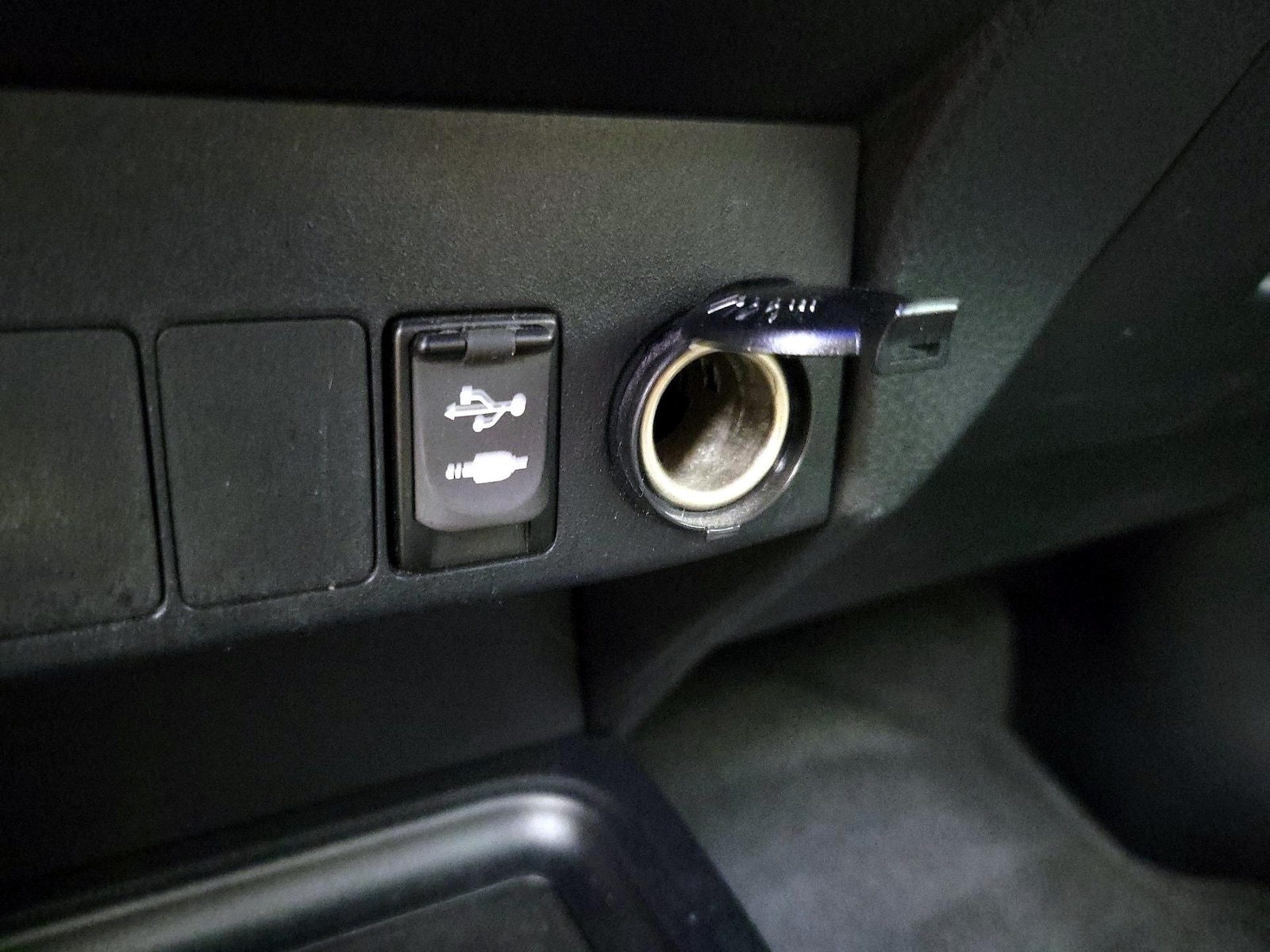 2016 Toyota RAV4 Limited - Photo 19
