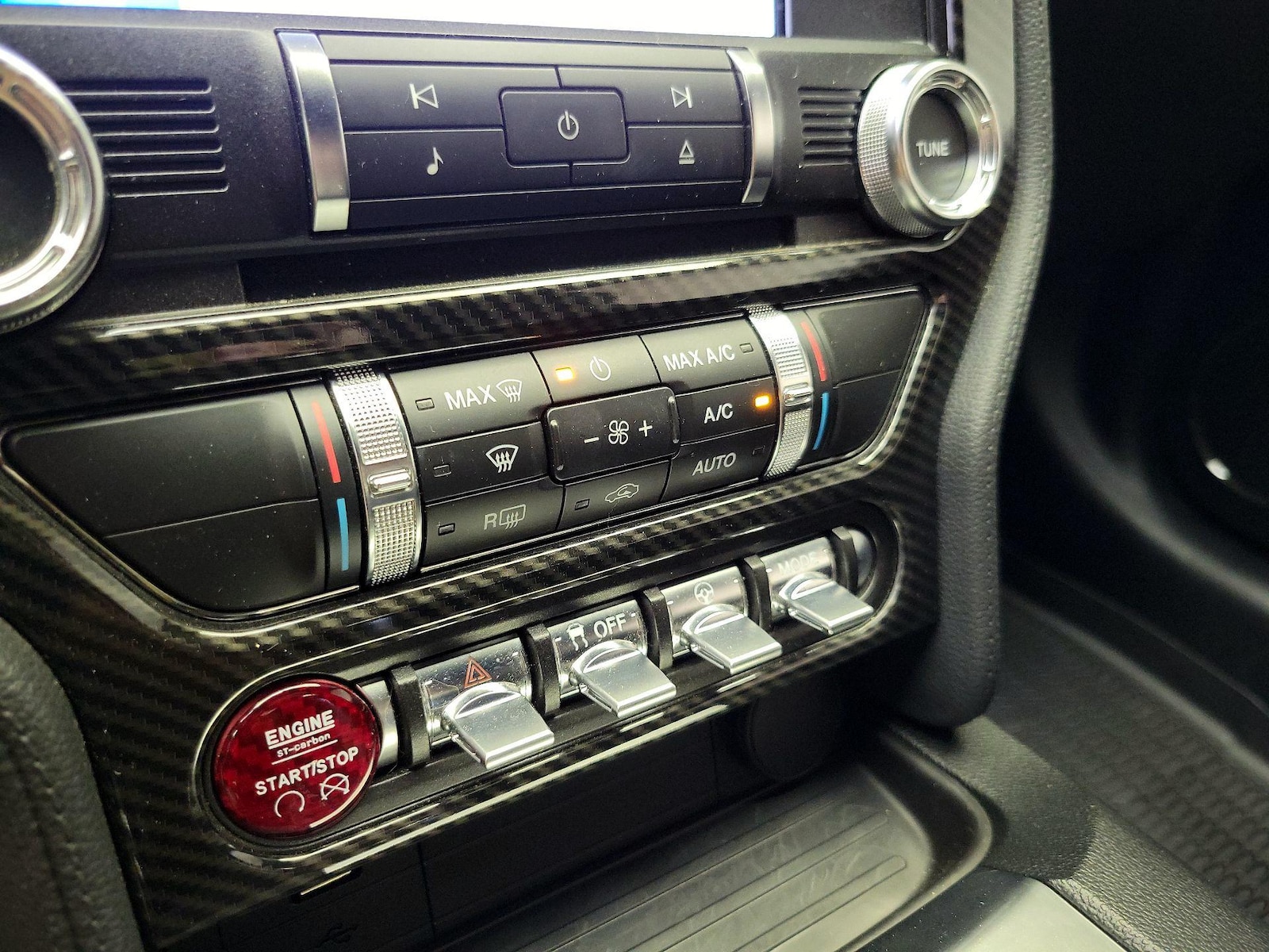 2018 Ford Mustang EcoBoost - Photo 18