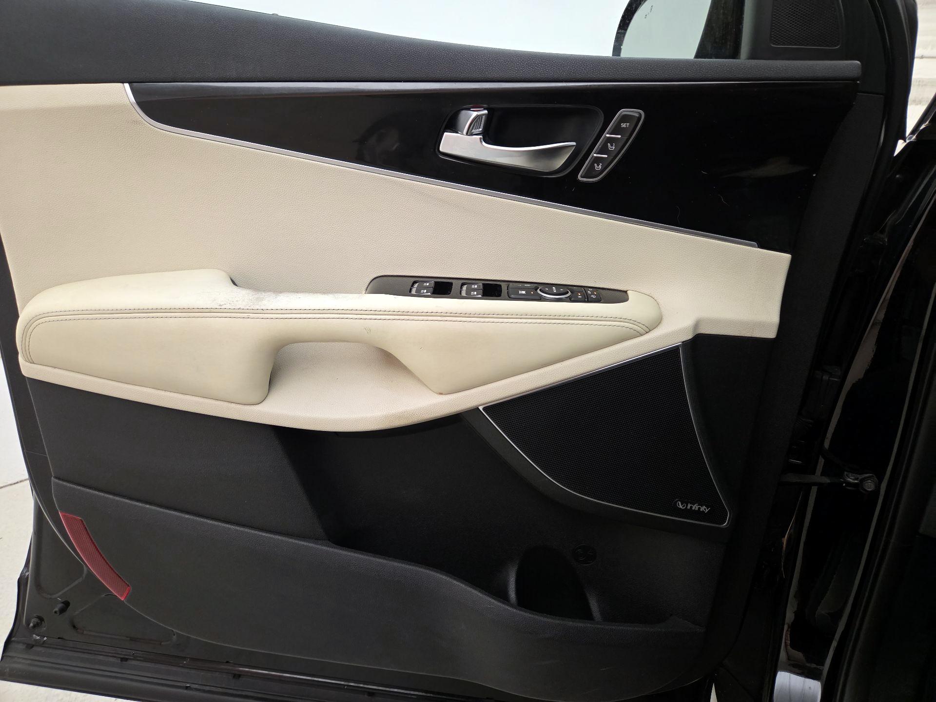 Thumbnail: 2016 Kia Sorento - 12