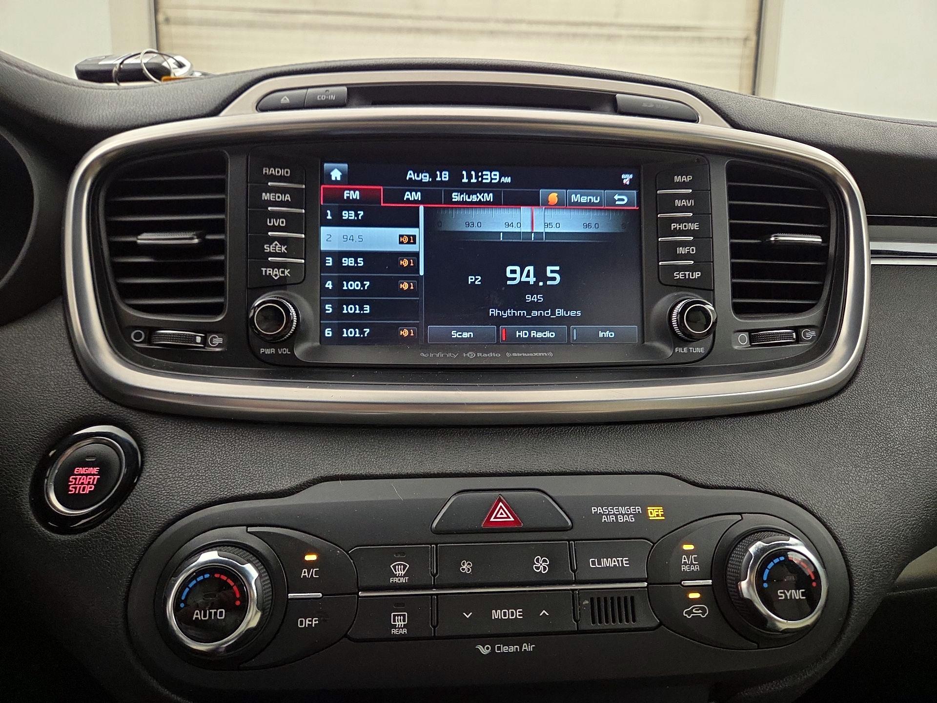 Thumbnail: 2016 Kia Sorento - 16