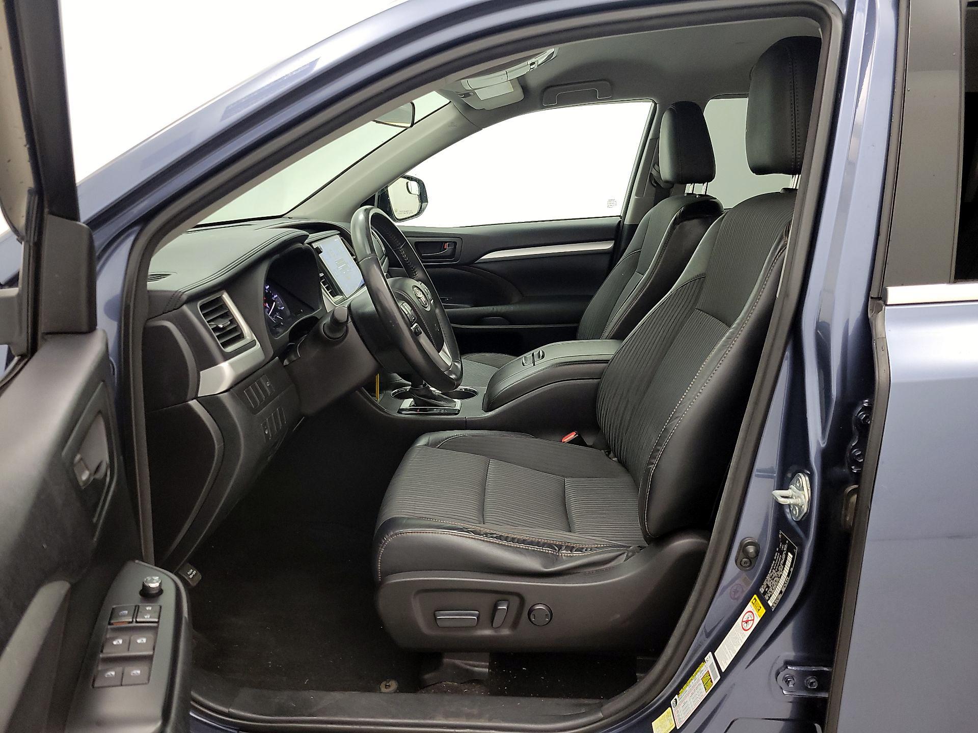Thumbnail: 2015 Toyota Highlander - 11