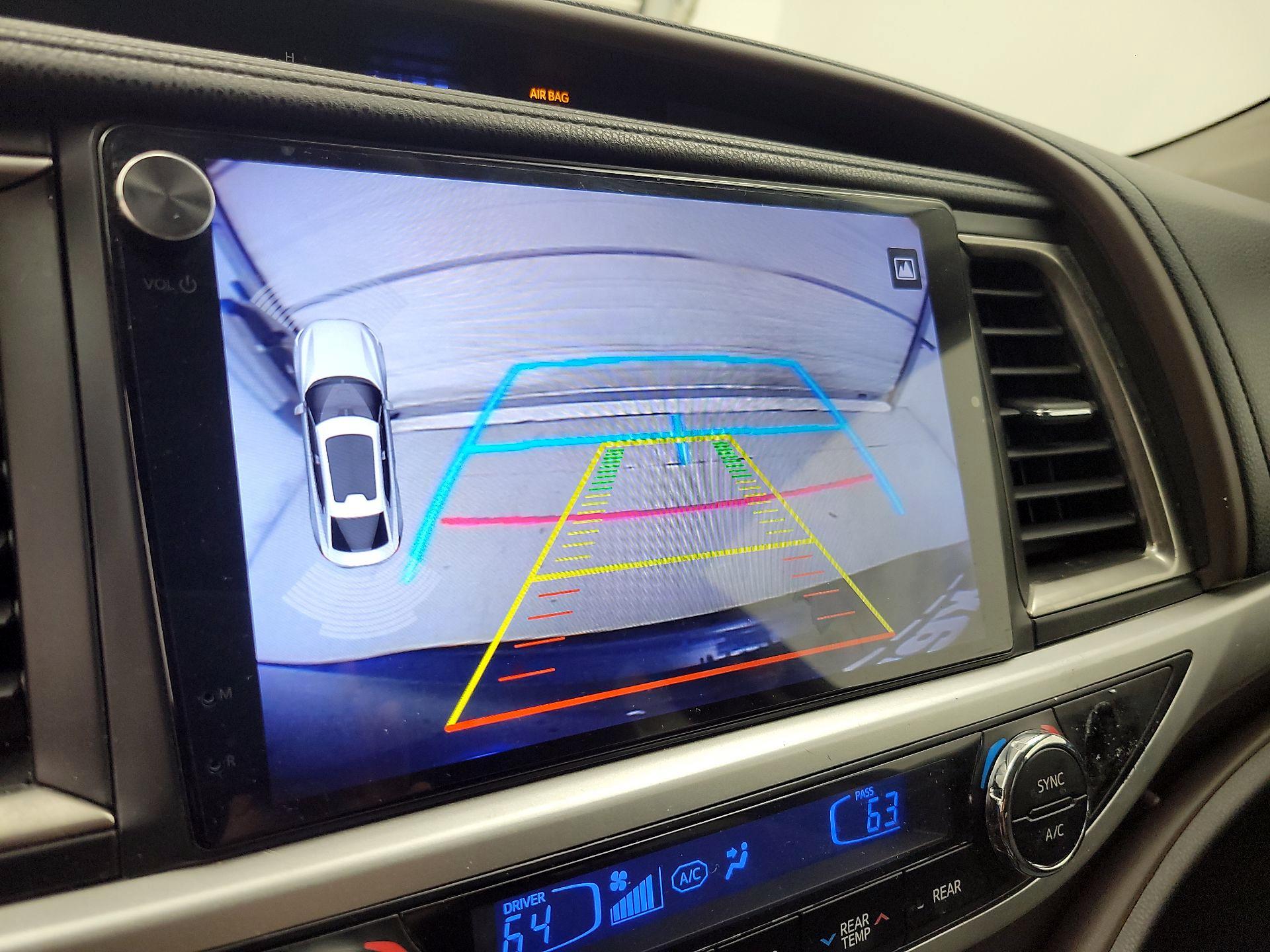 Thumbnail: 2015 Toyota Highlander - 15