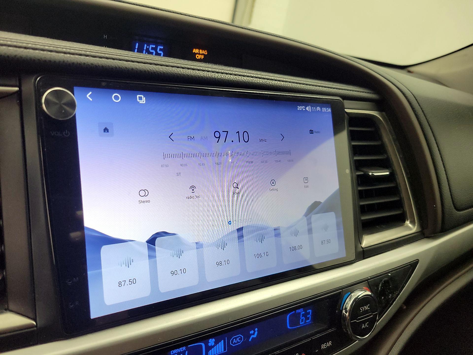 Thumbnail: 2015 Toyota Highlander - 16