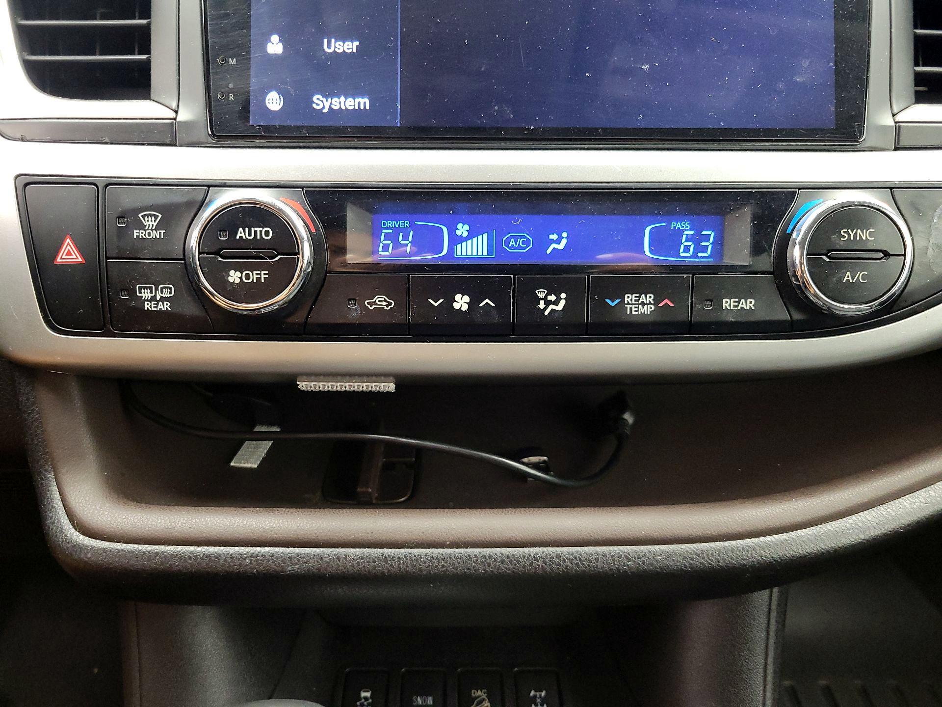 Thumbnail: 2015 Toyota Highlander - 17