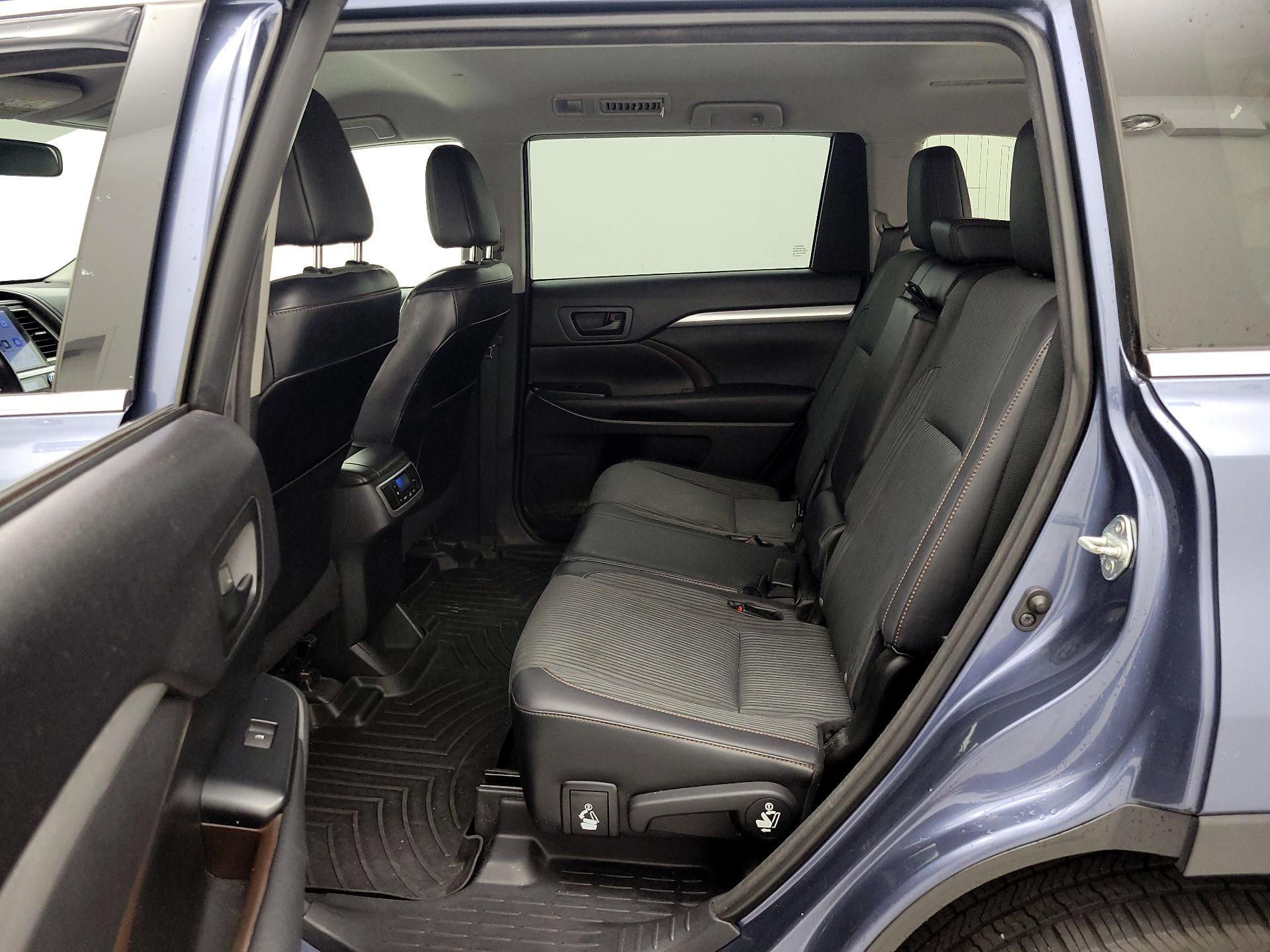 Thumbnail: 2015 Toyota Highlander - 20