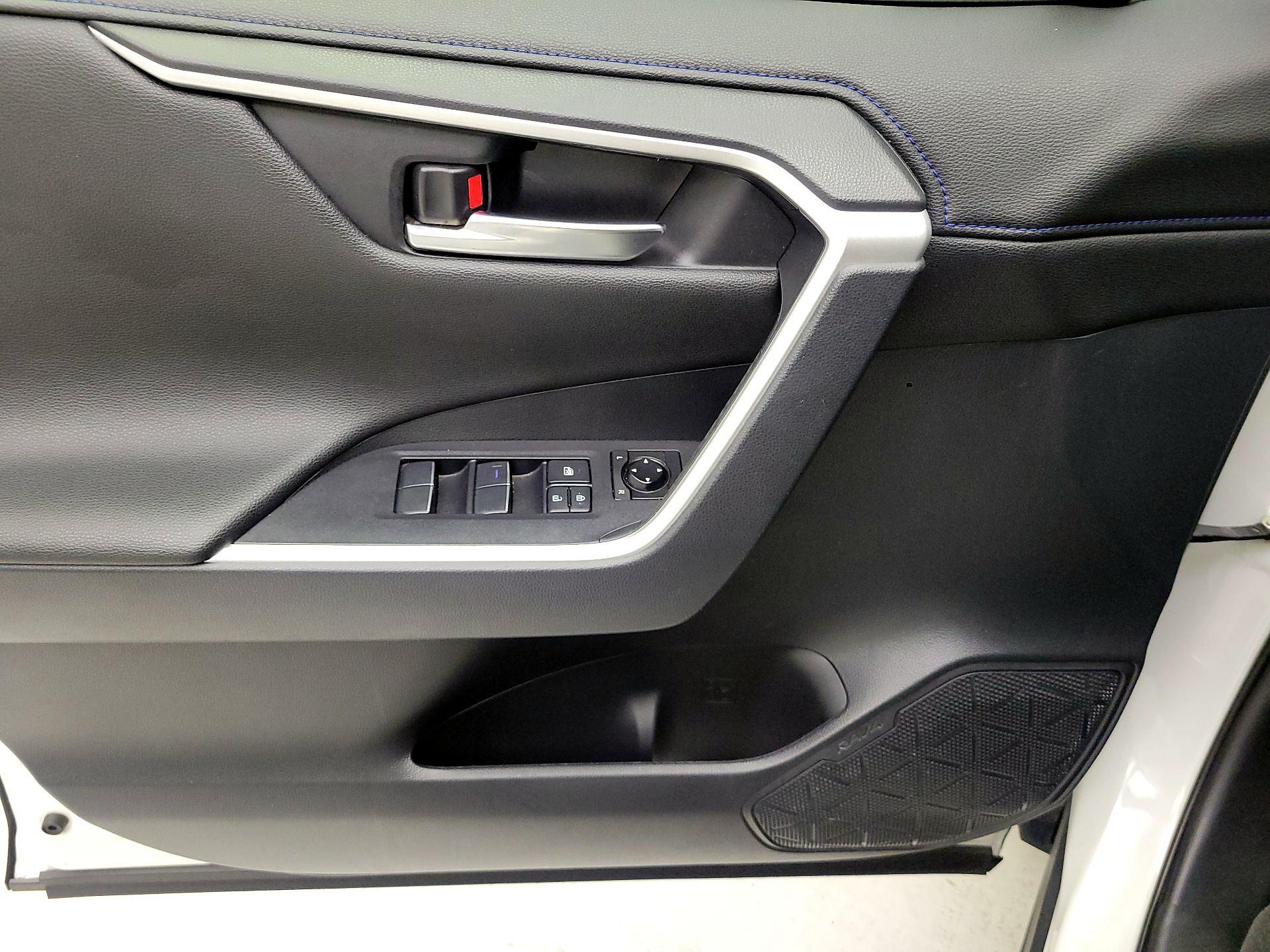 Thumbnail: 2021 Toyota RAV4 - 12