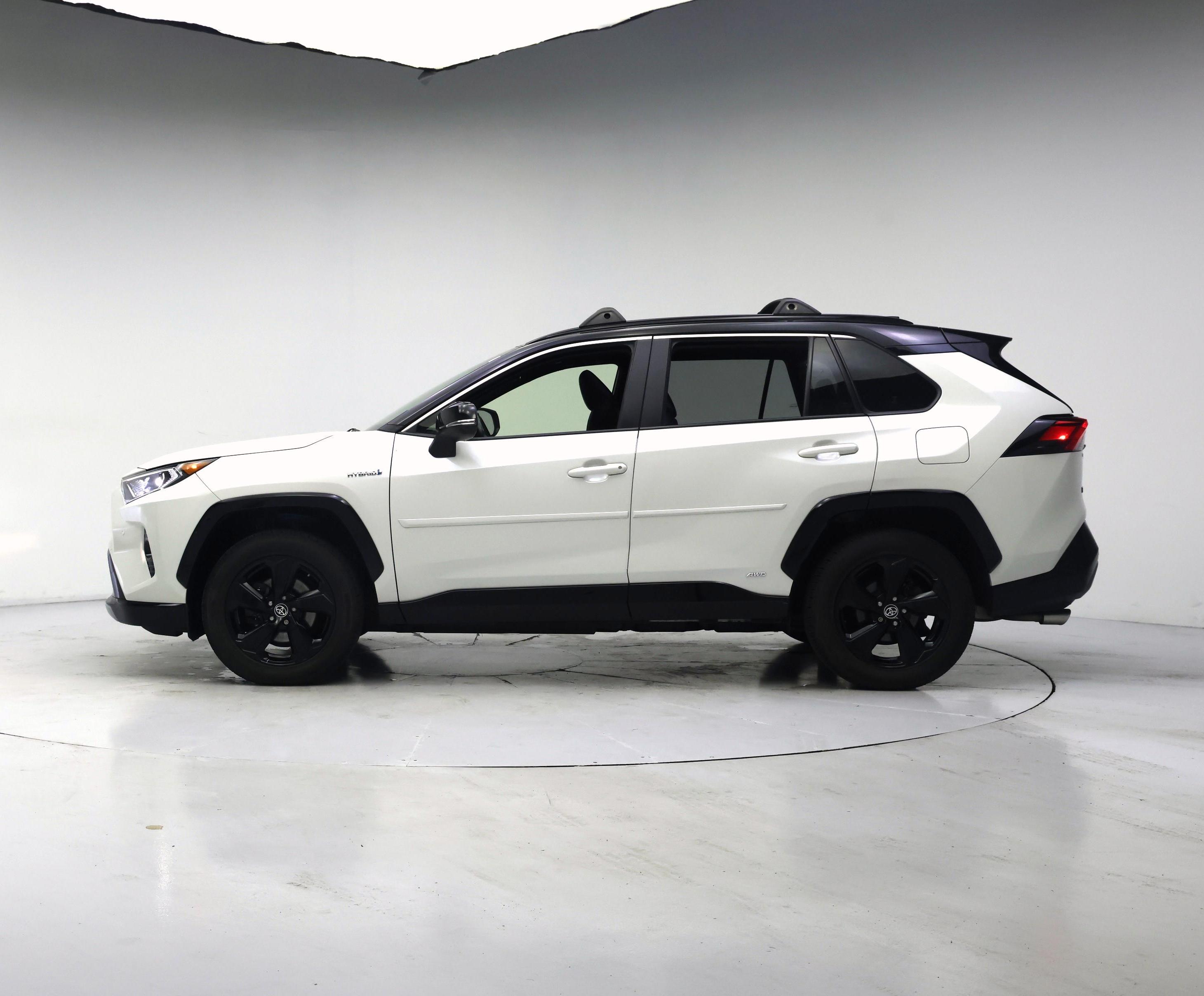 Thumbnail: 2021 Toyota RAV4 - 3