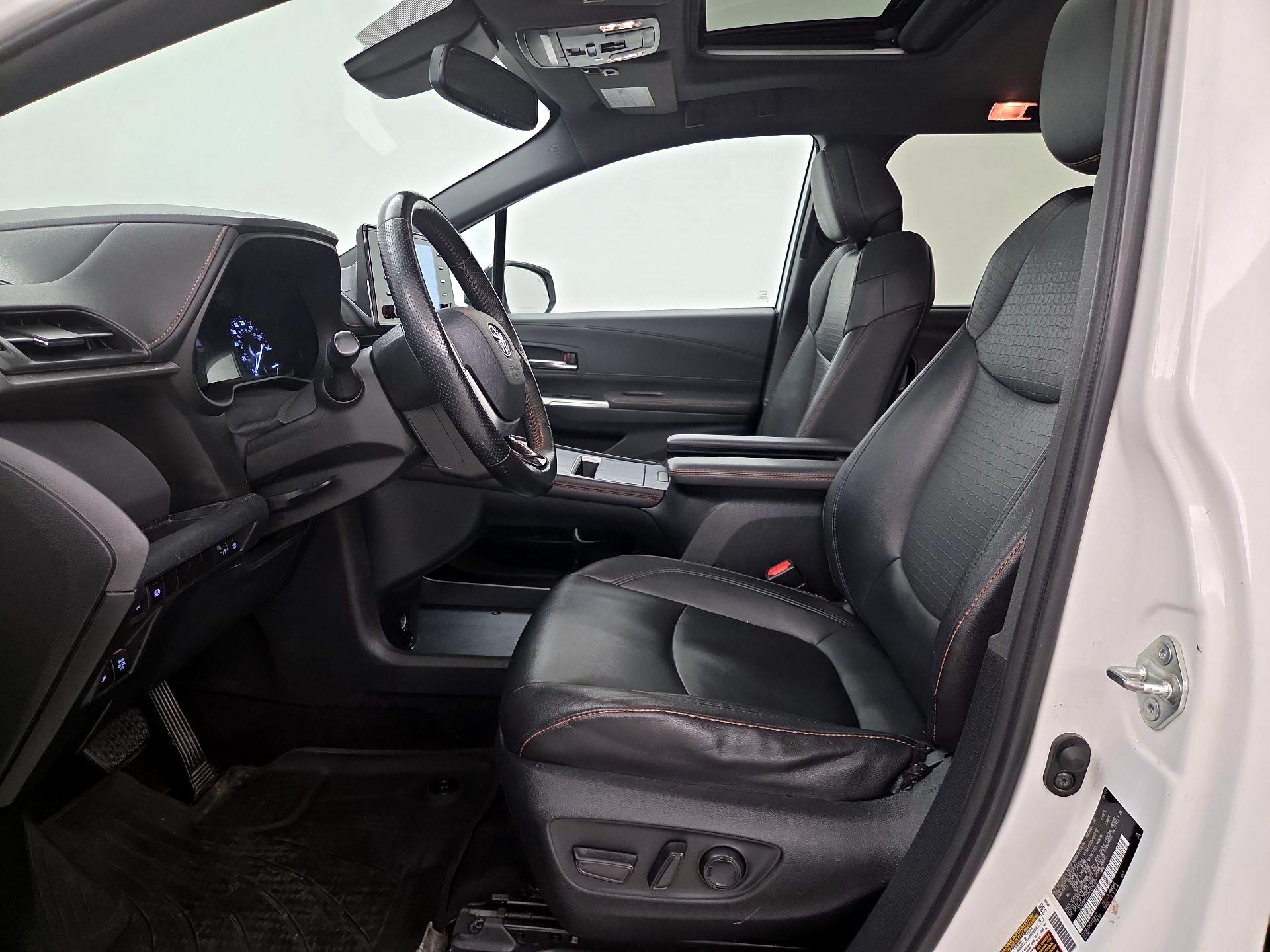 Thumbnail: 2021 Toyota Sienna - 11