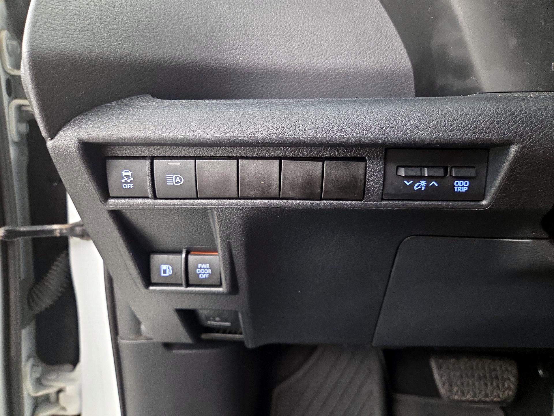 Thumbnail: 2021 Toyota Sienna - 13
