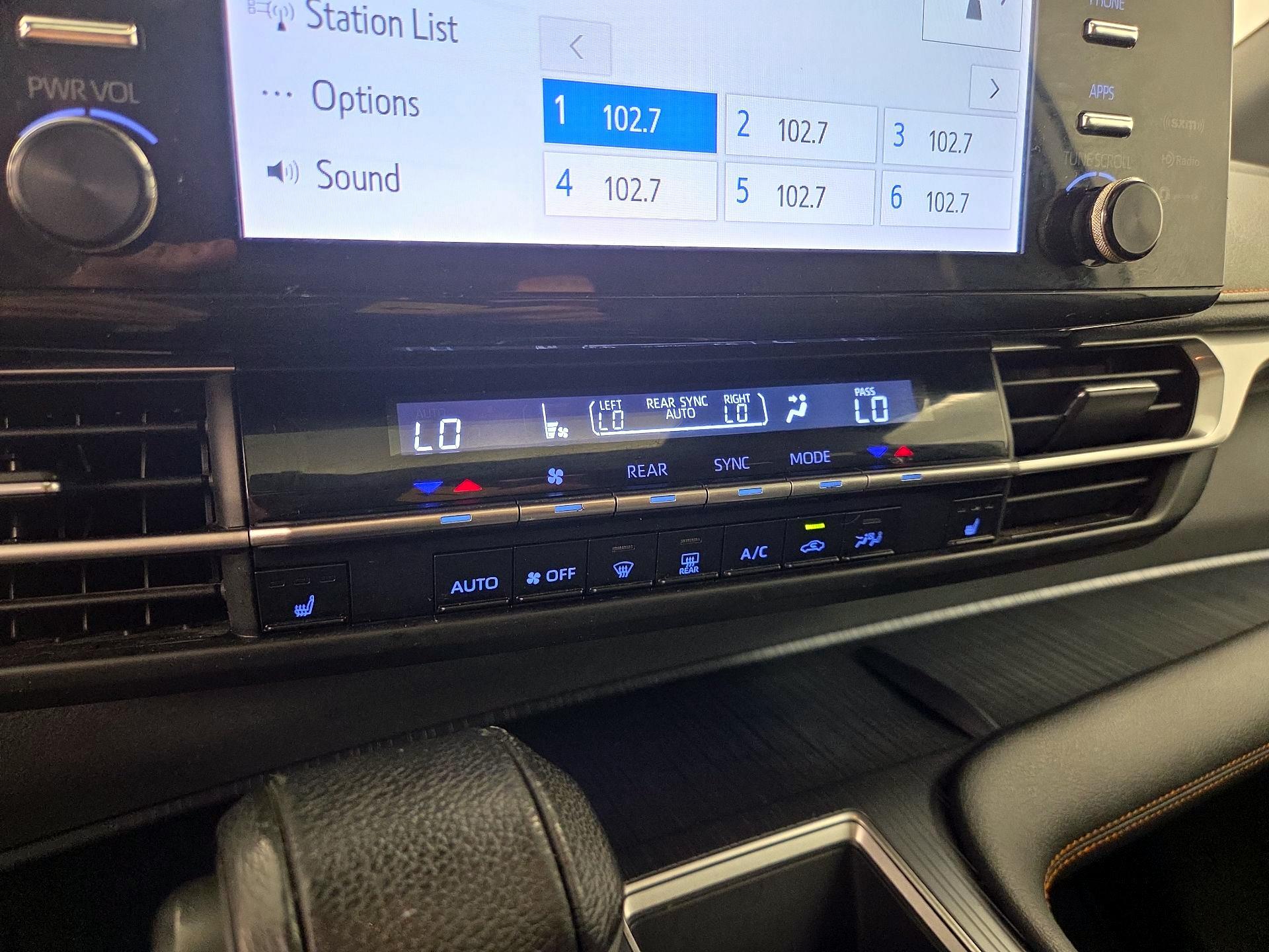 Thumbnail: 2021 Toyota Sienna - 17