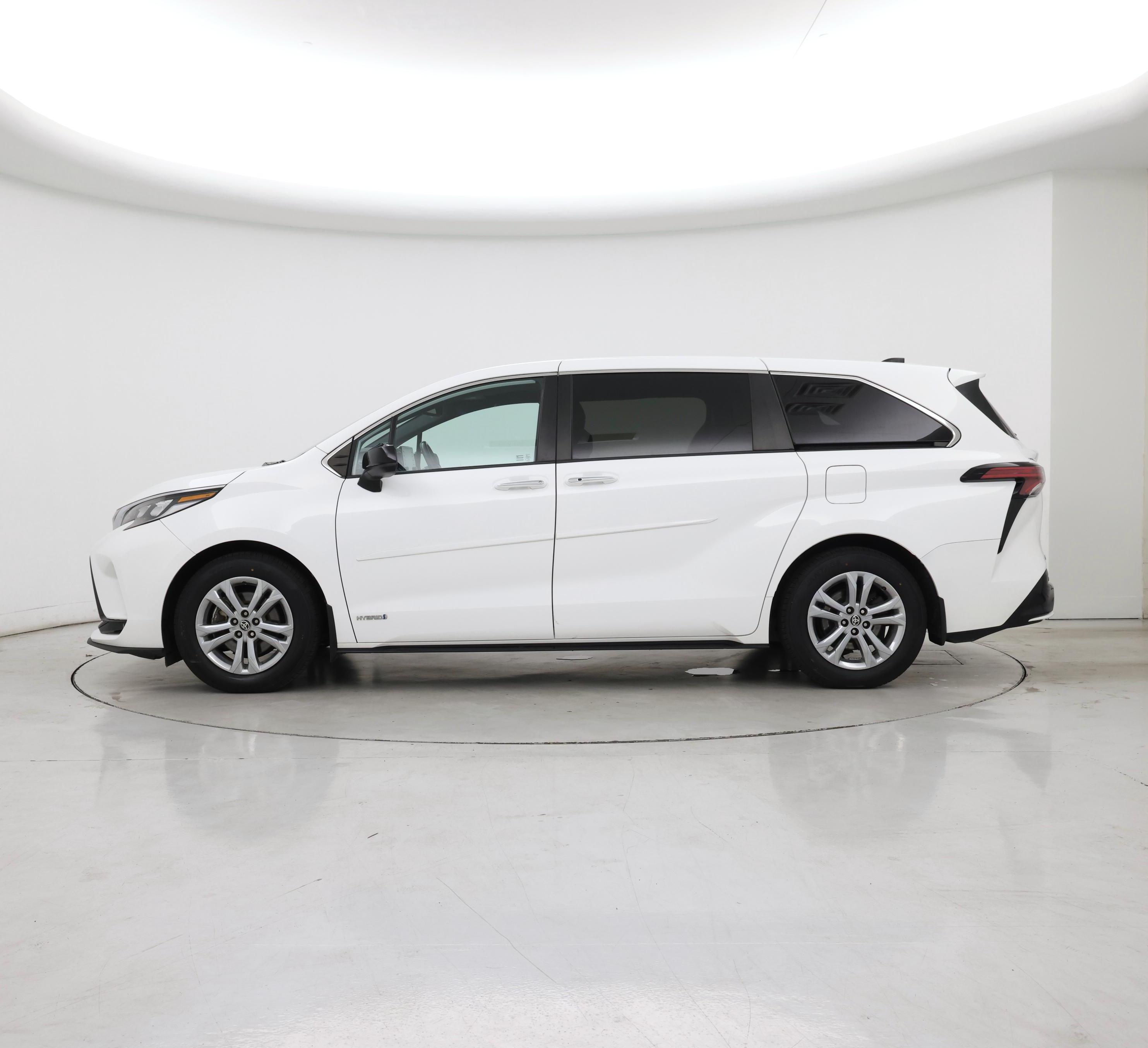 Thumbnail: 2021 Toyota Sienna - 3