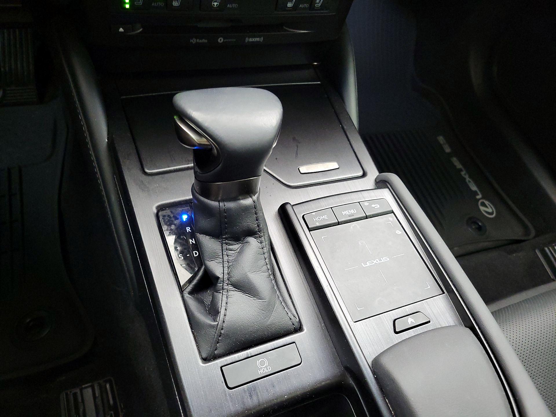 Thumbnail: 2022 Lexus ES - 17