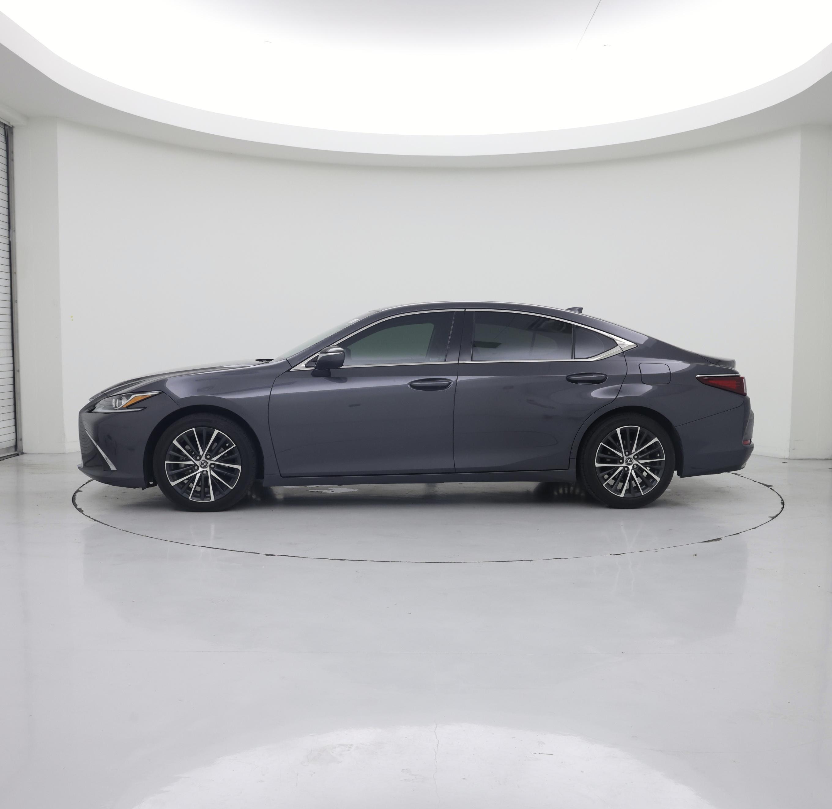 Thumbnail: 2022 Lexus ES - 3