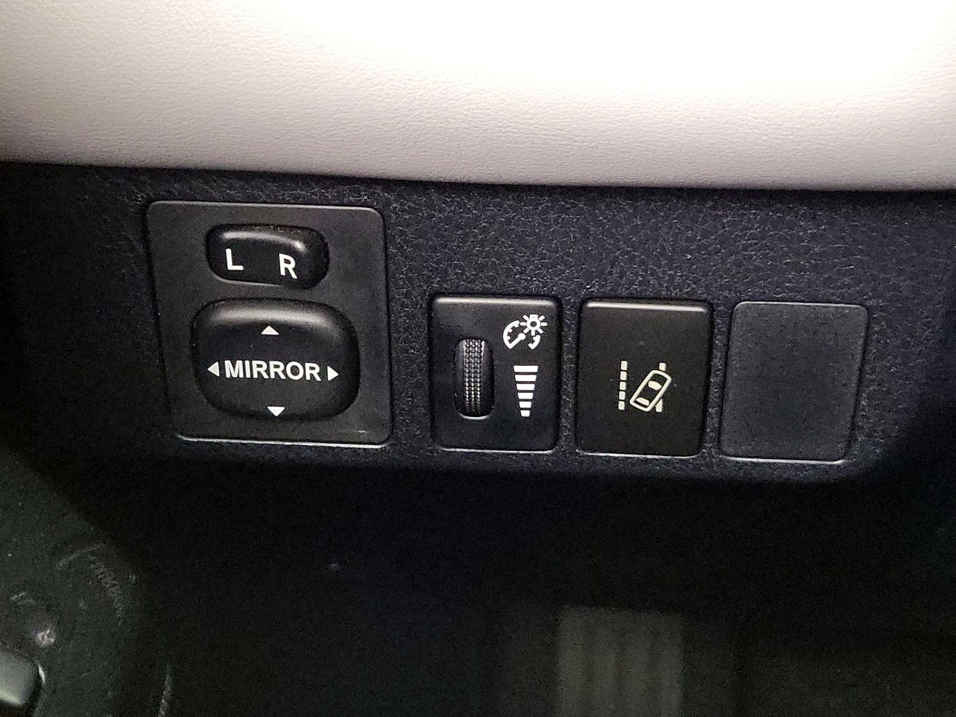 Thumbnail: 2016 Toyota RAV4 - 13