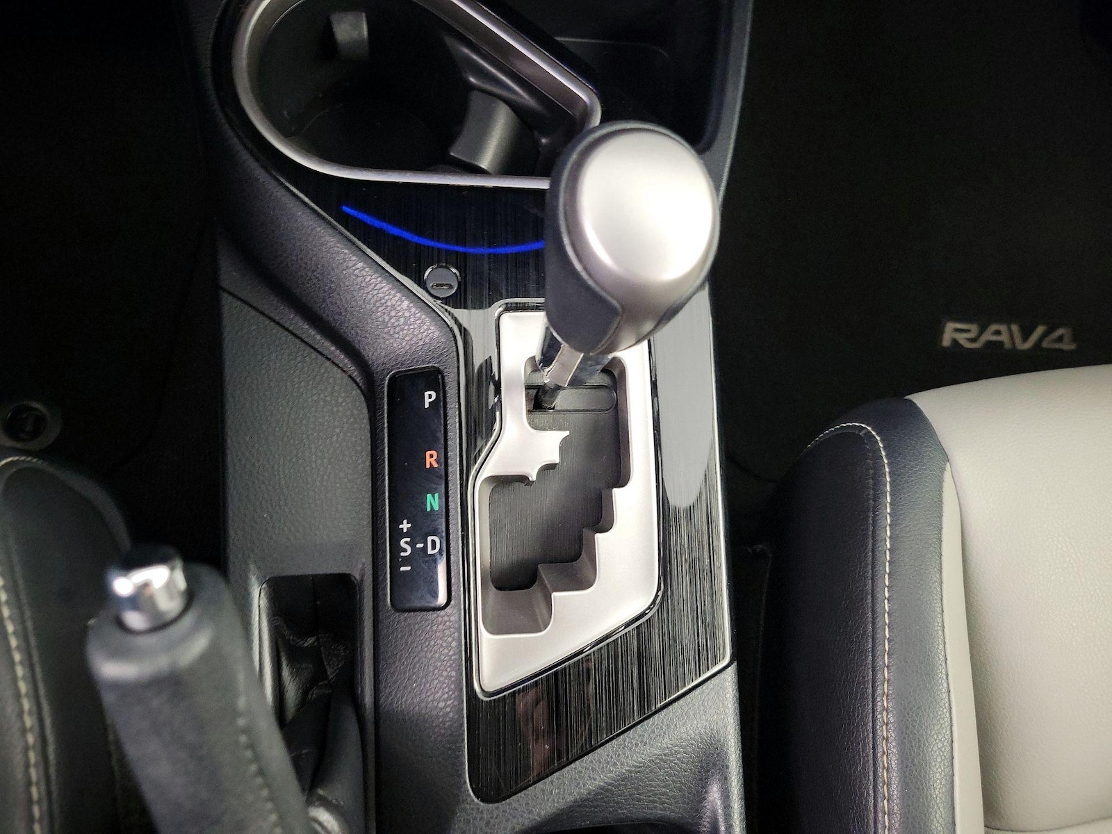 2016 Toyota RAV4 Limited - Photo 18
