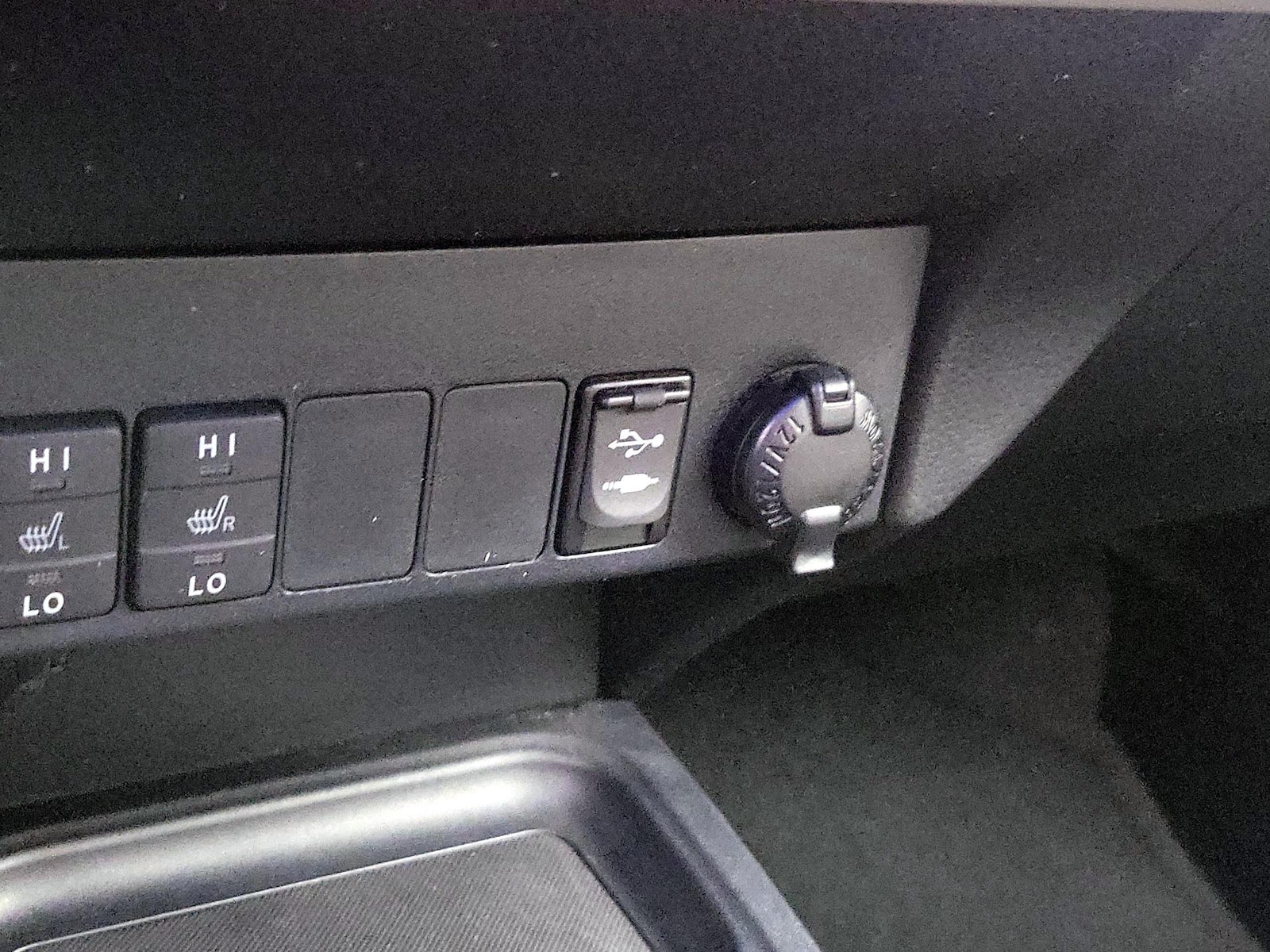 2016 Toyota RAV4 Limited - Photo 19