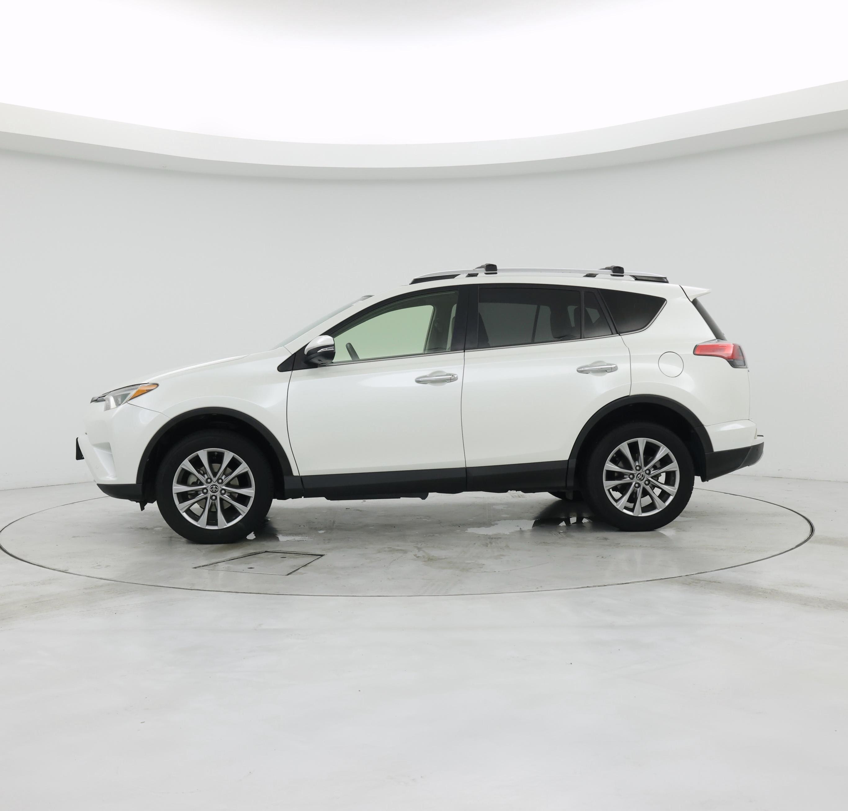Thumbnail: 2016 Toyota RAV4 - 3