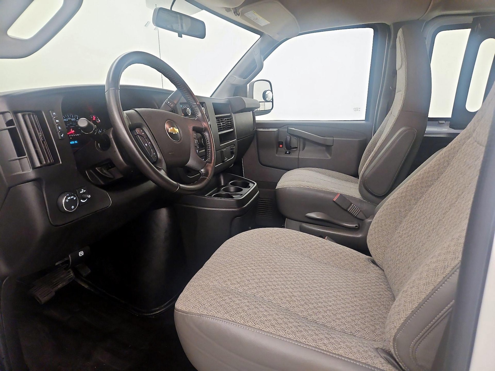 2021 Chevrolet Express Cargo Work Van - Photo 12