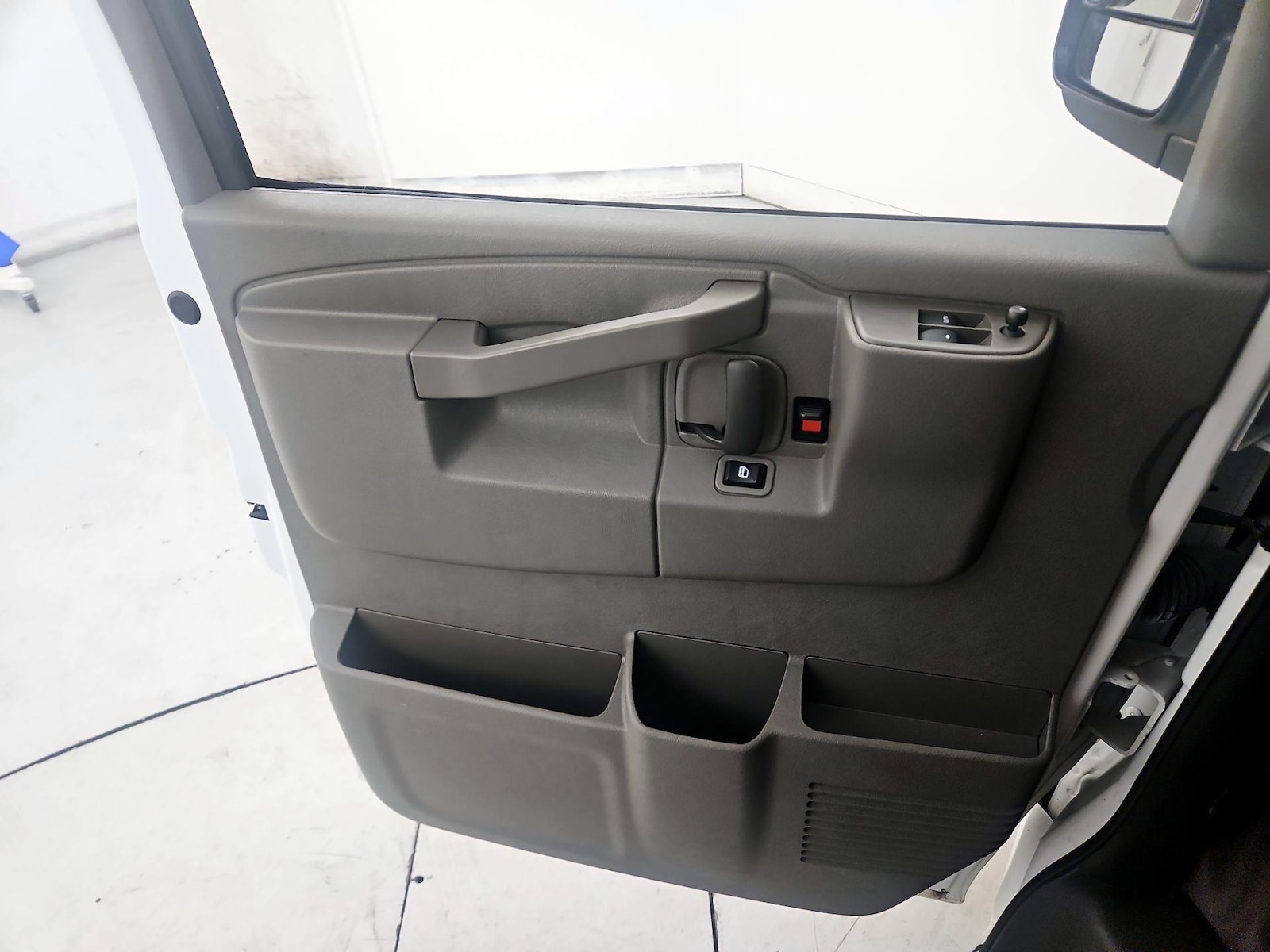 2021 Chevrolet Express Cargo Work Van - Photo 13