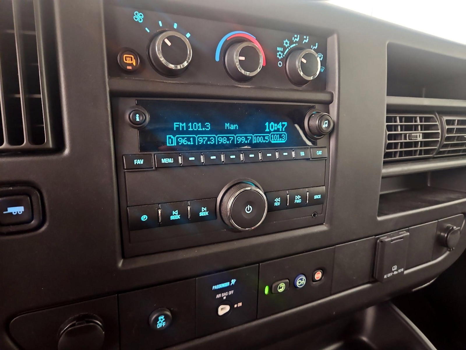 2021 Chevrolet Express Cargo Work Van - Photo 16
