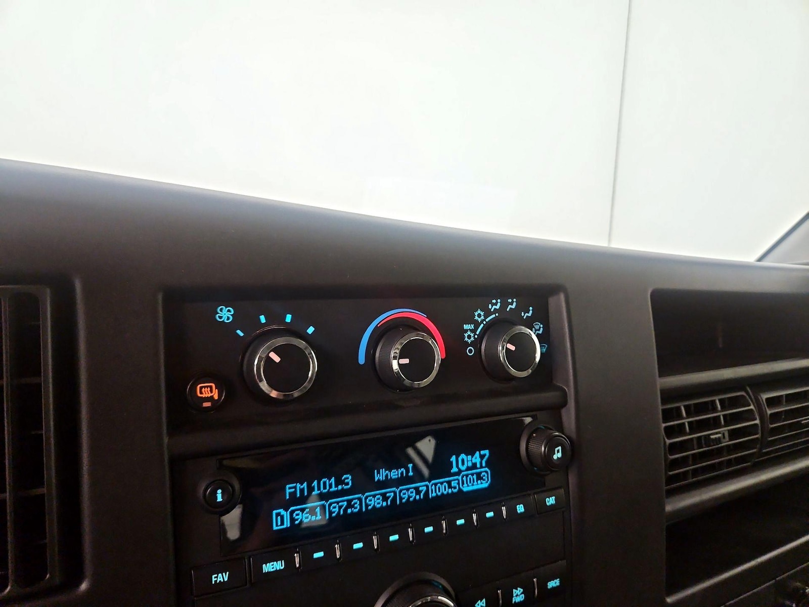 2021 Chevrolet Express Cargo Work Van - Photo 17