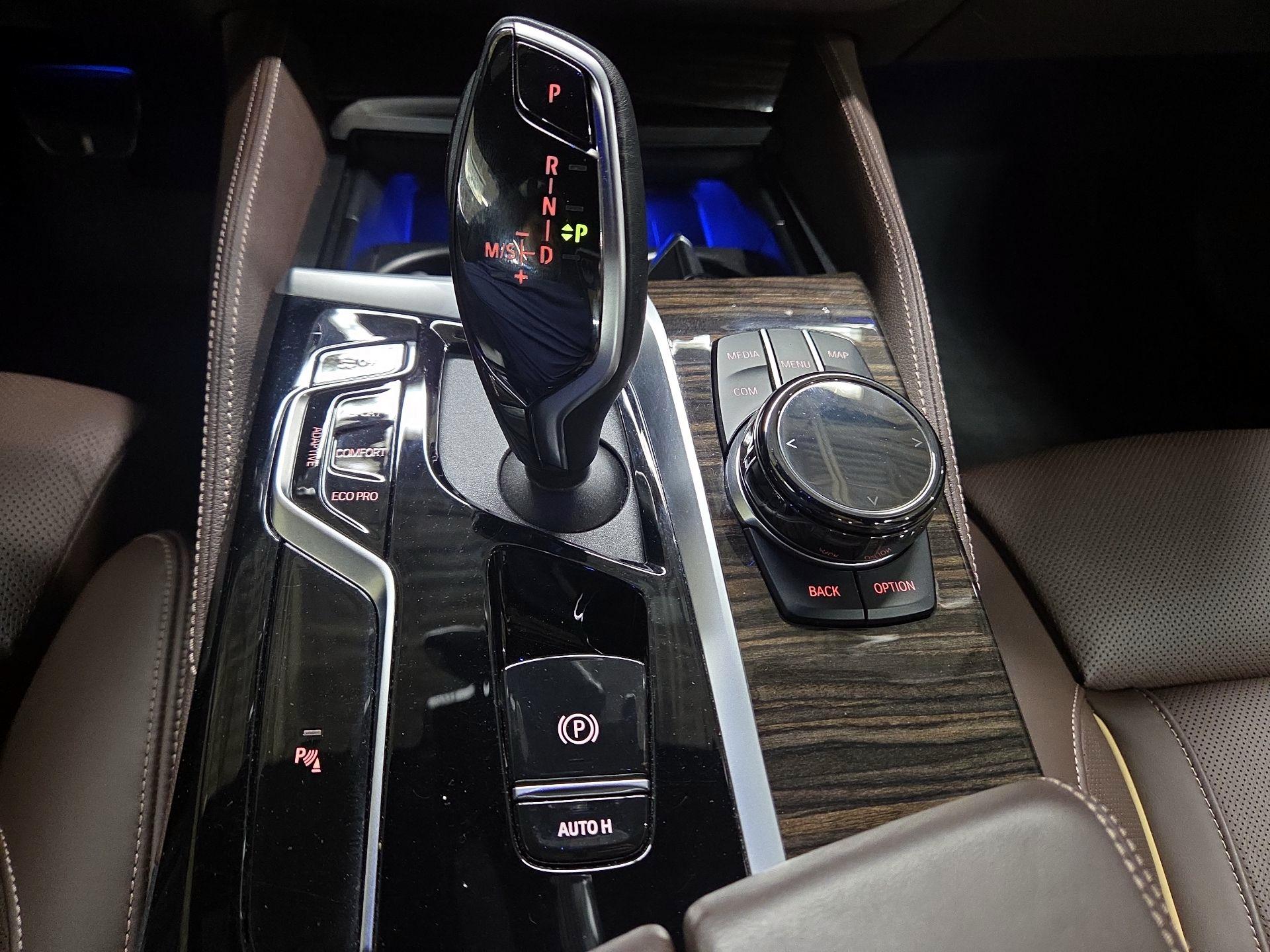 Thumbnail: 2023 BMW 5 Series - 18