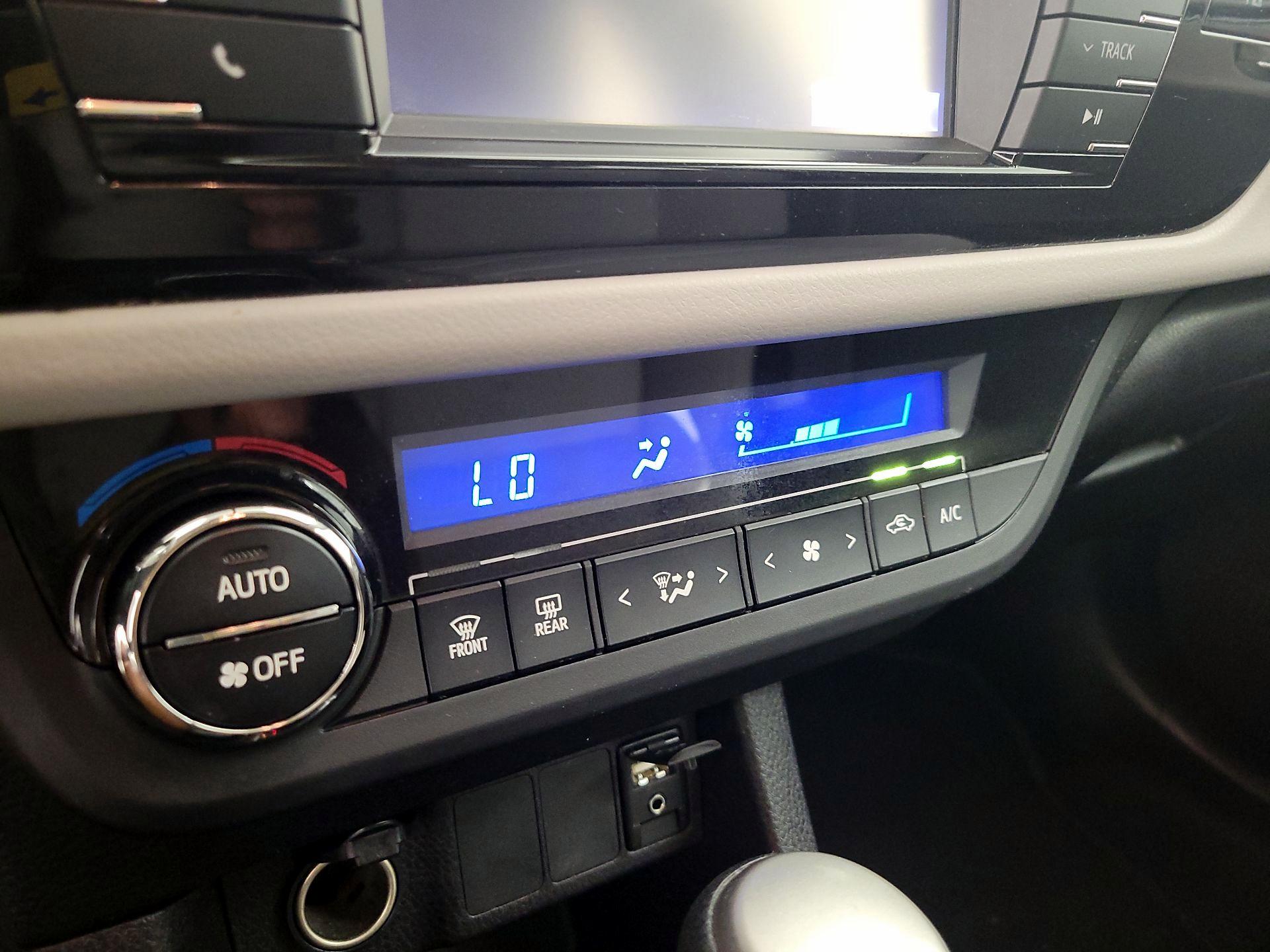 Thumbnail: 2015 Toyota Corolla - 16