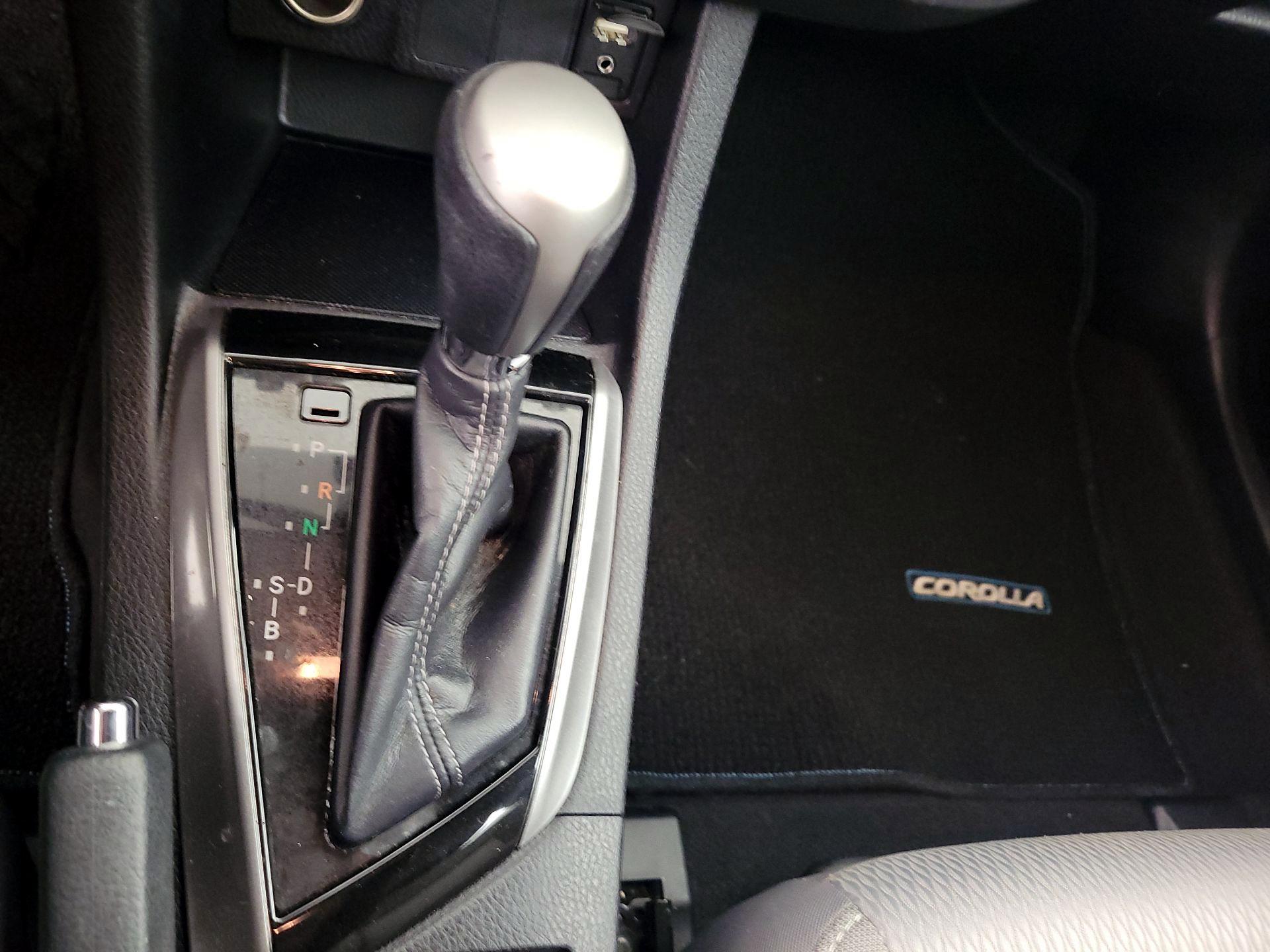 Thumbnail: 2015 Toyota Corolla - 17