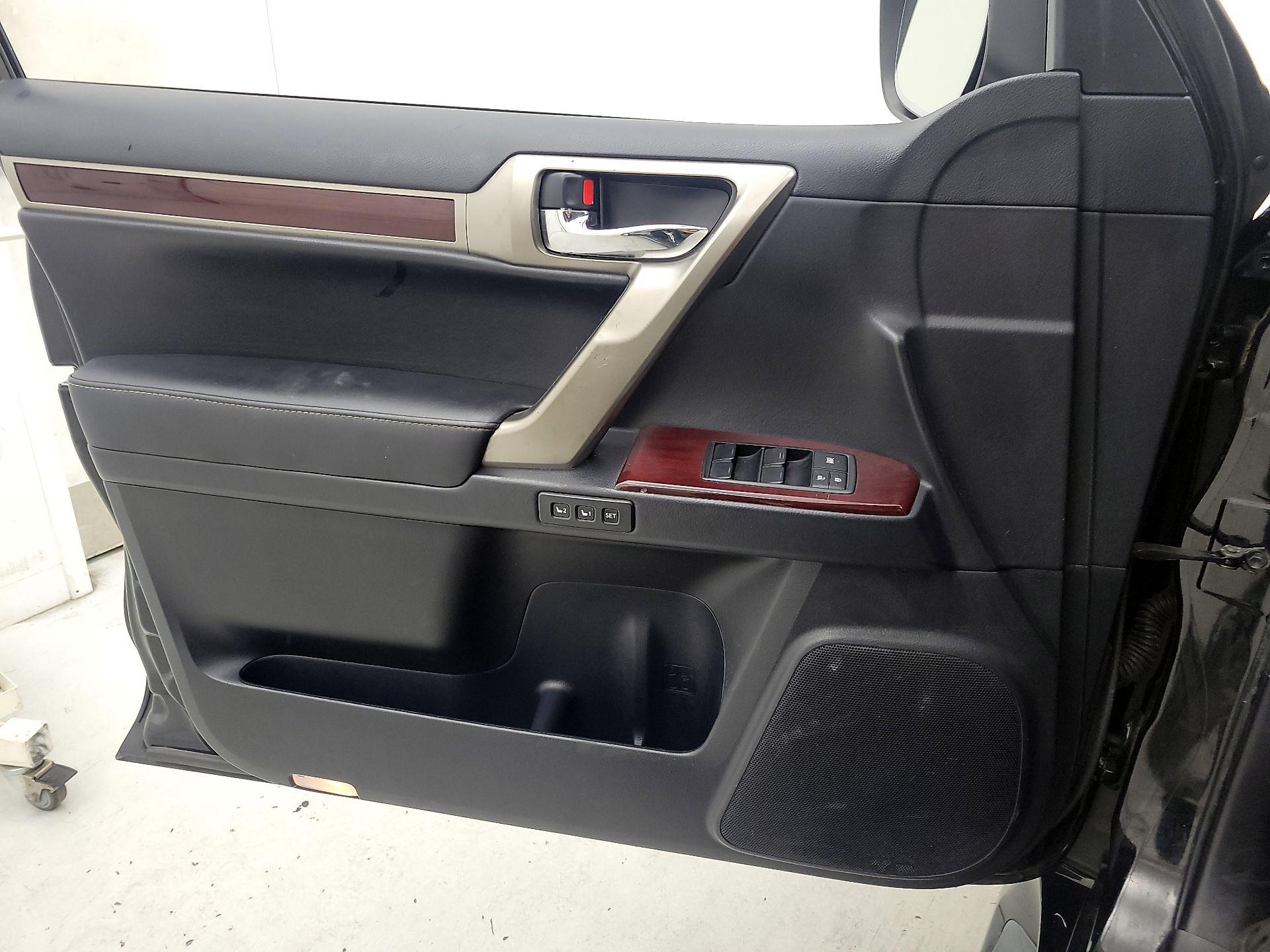 Thumbnail: 2015 Lexus GX - 12