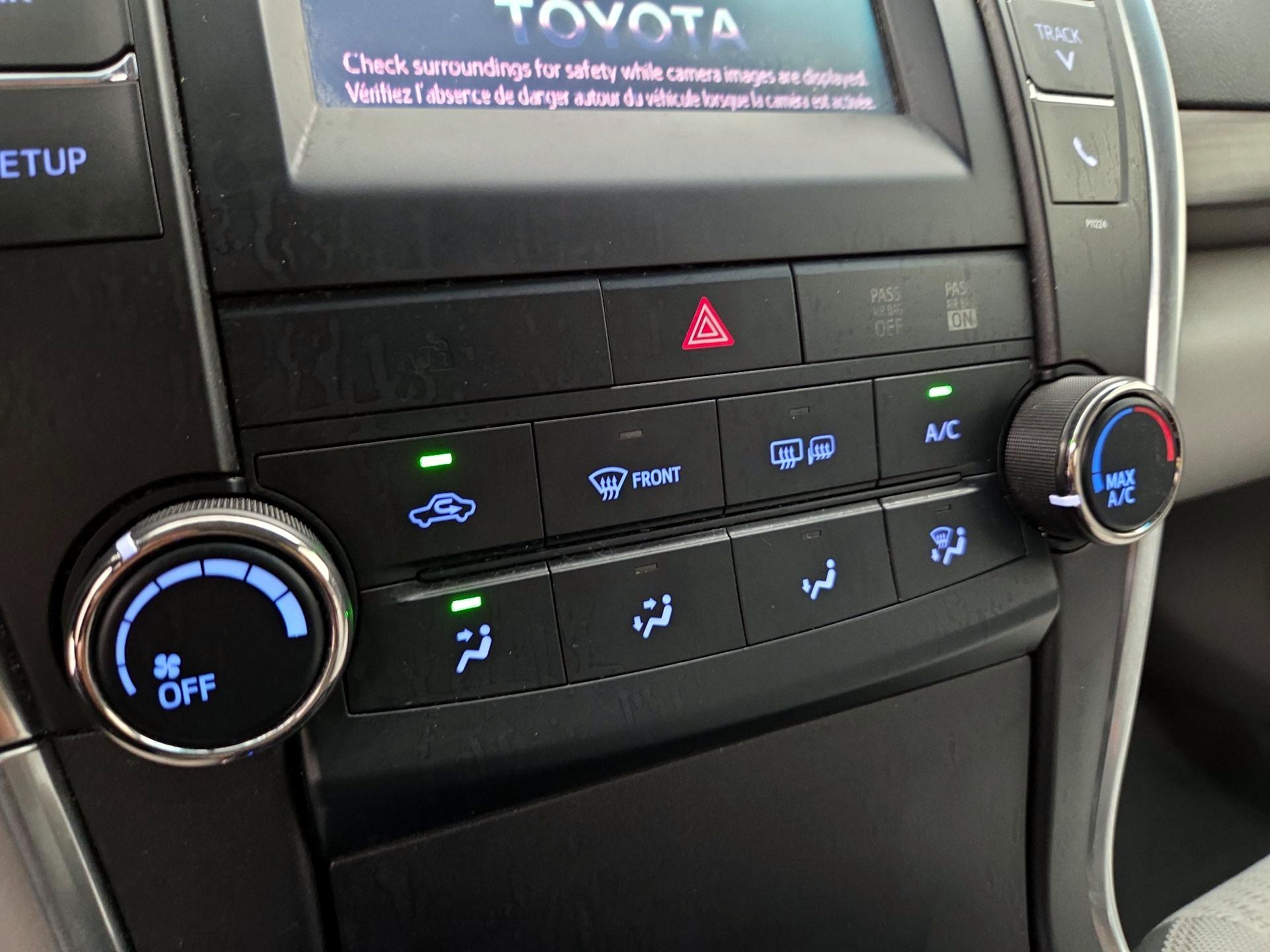 Thumbnail: 2016 Toyota Camry - 15