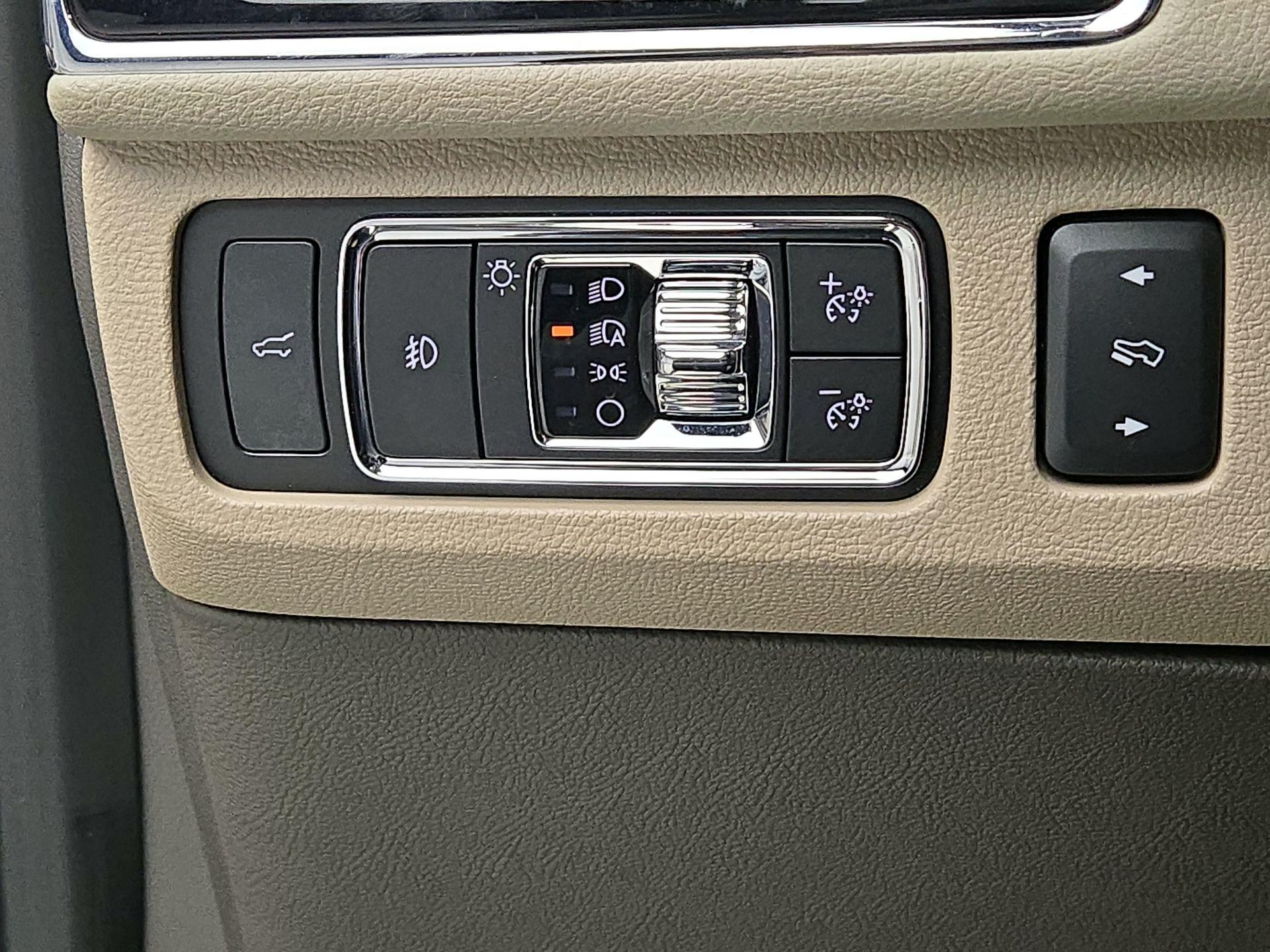 Thumbnail: 2023 Lincoln Navigator - 13