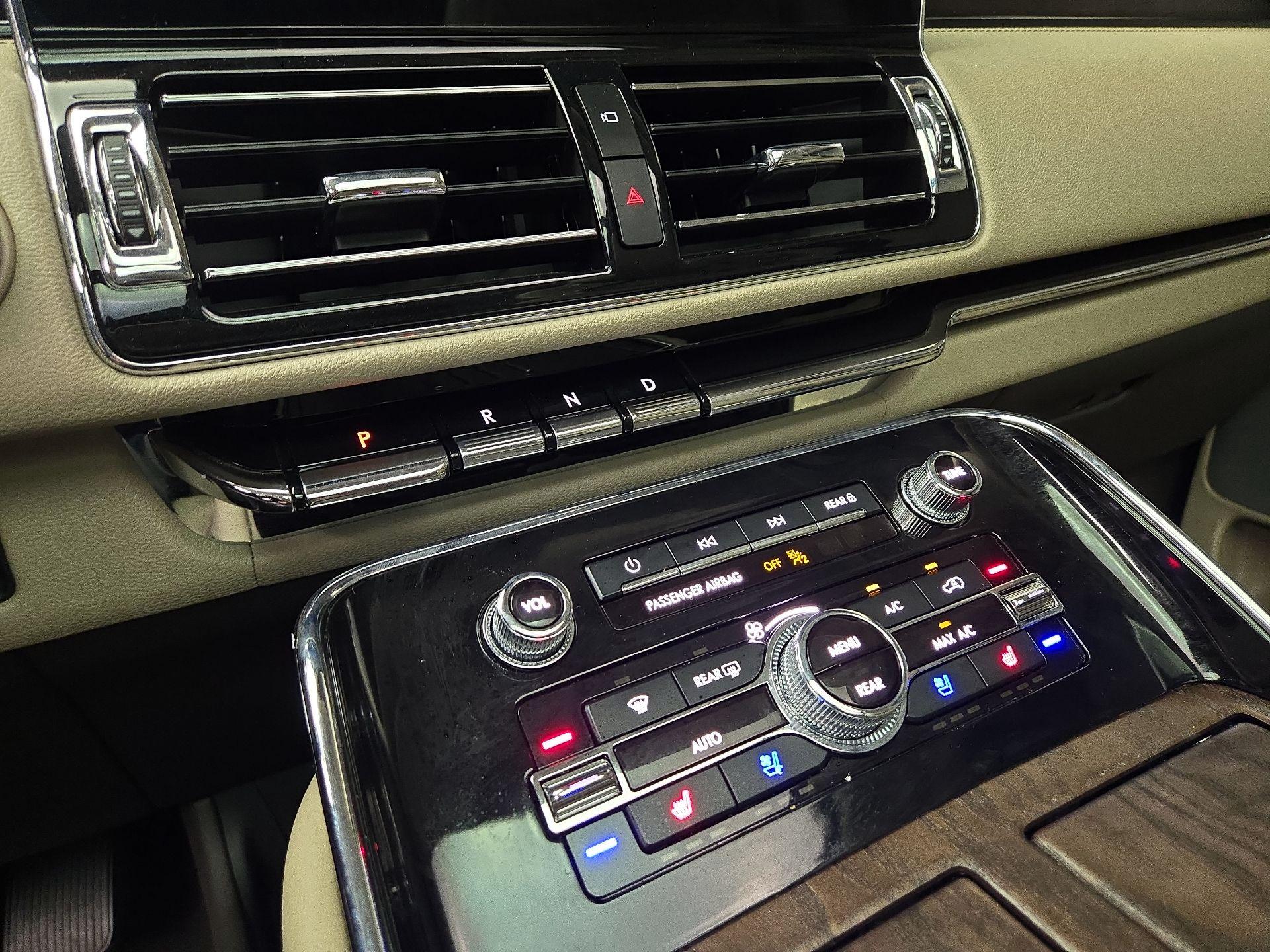 Thumbnail: 2023 Lincoln Navigator - 17