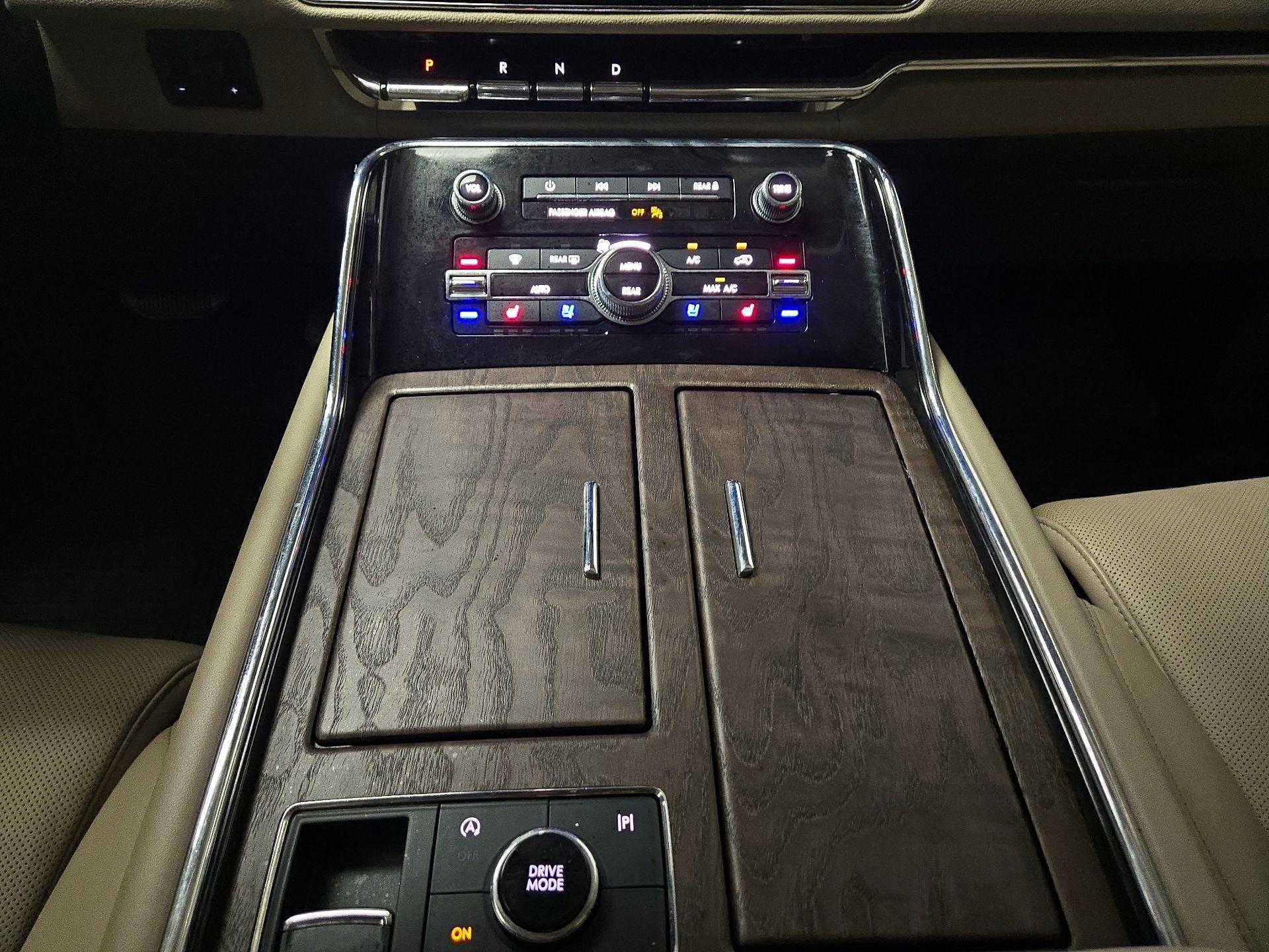 Thumbnail: 2023 Lincoln Navigator - 18
