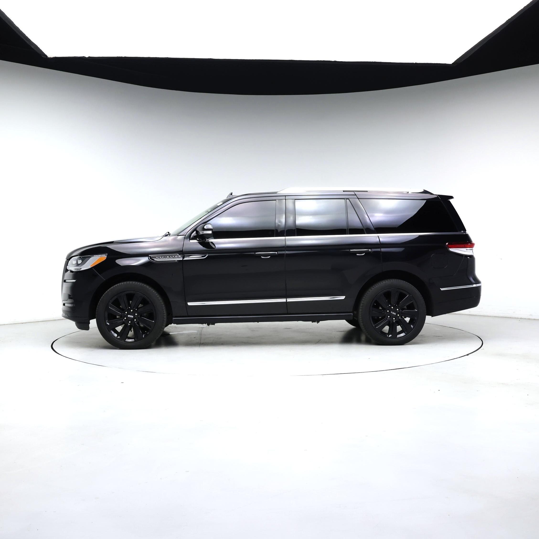 Thumbnail: 2023 Lincoln Navigator - 3
