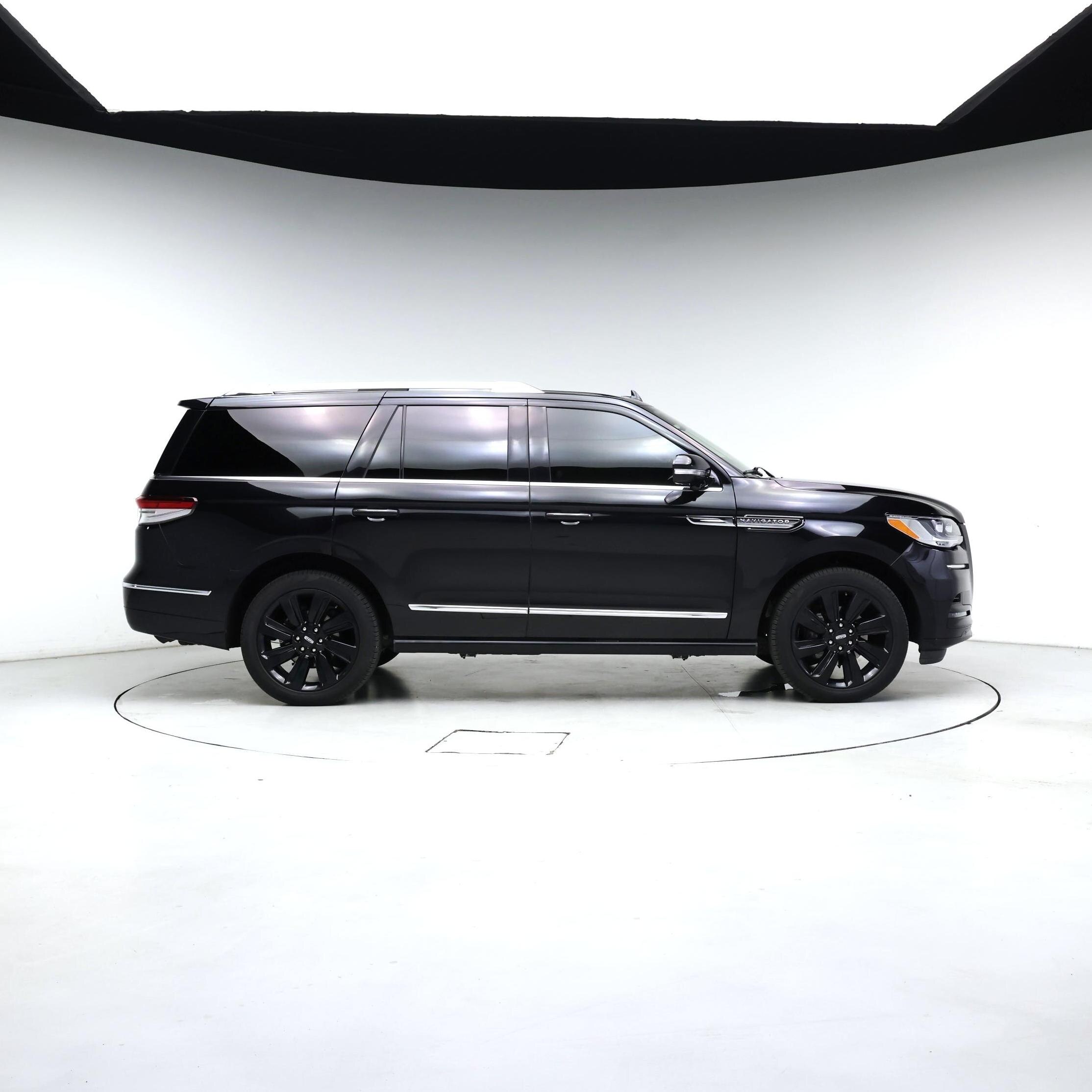 Thumbnail: 2023 Lincoln Navigator - 7