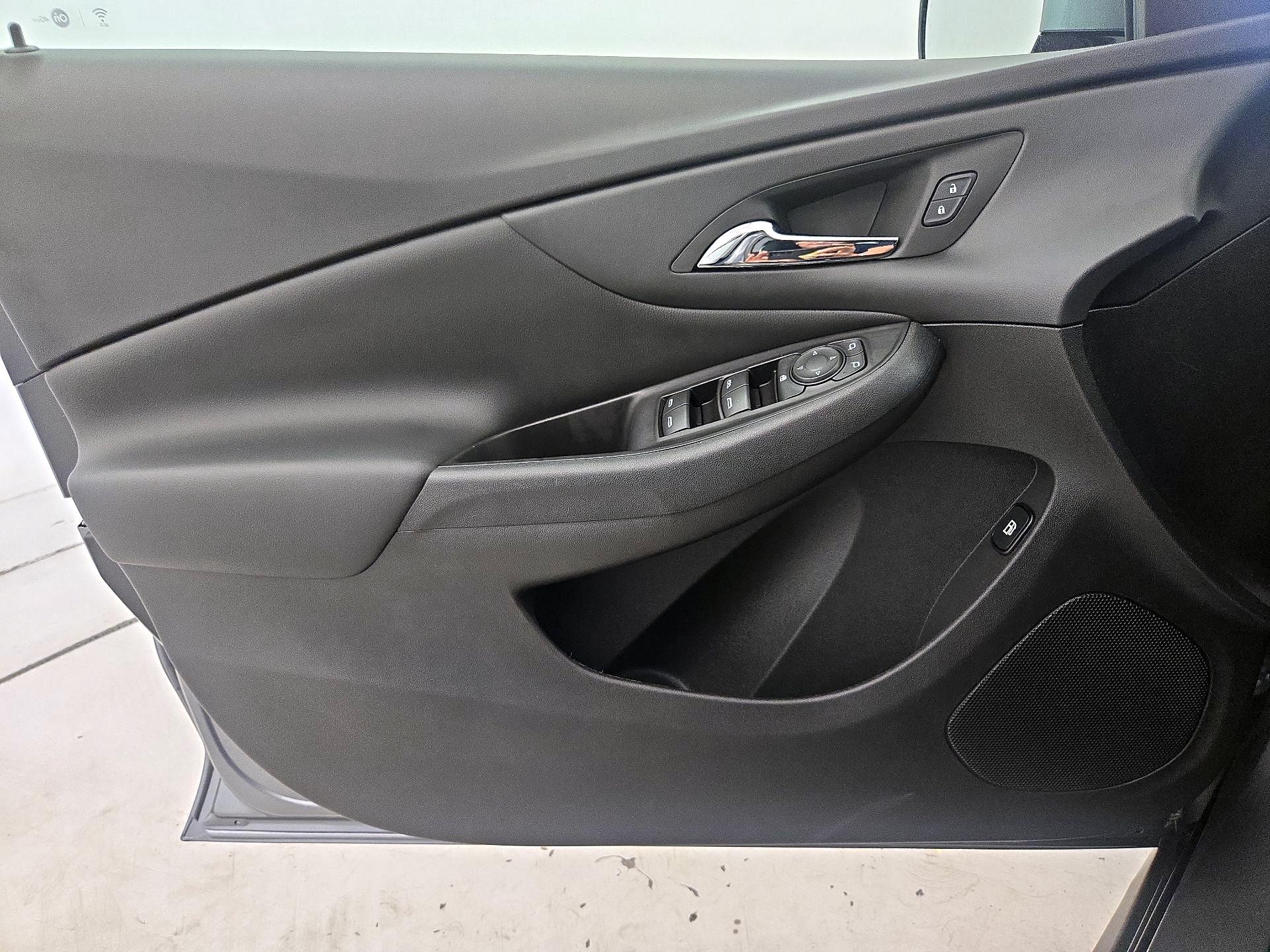 Thumbnail: 2018 Chevrolet Volt - 12