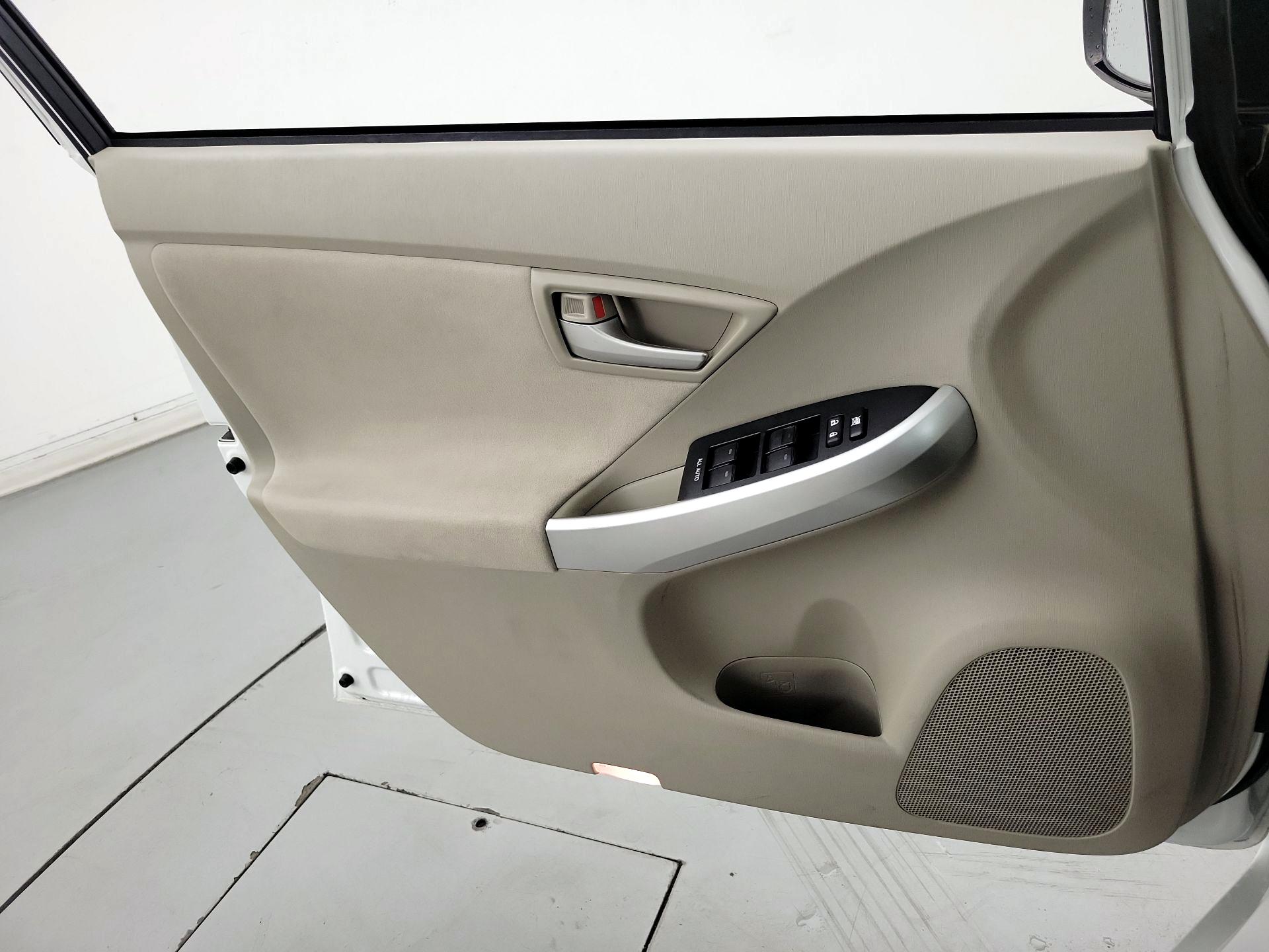 Thumbnail: 2014 Toyota Prius - 10
