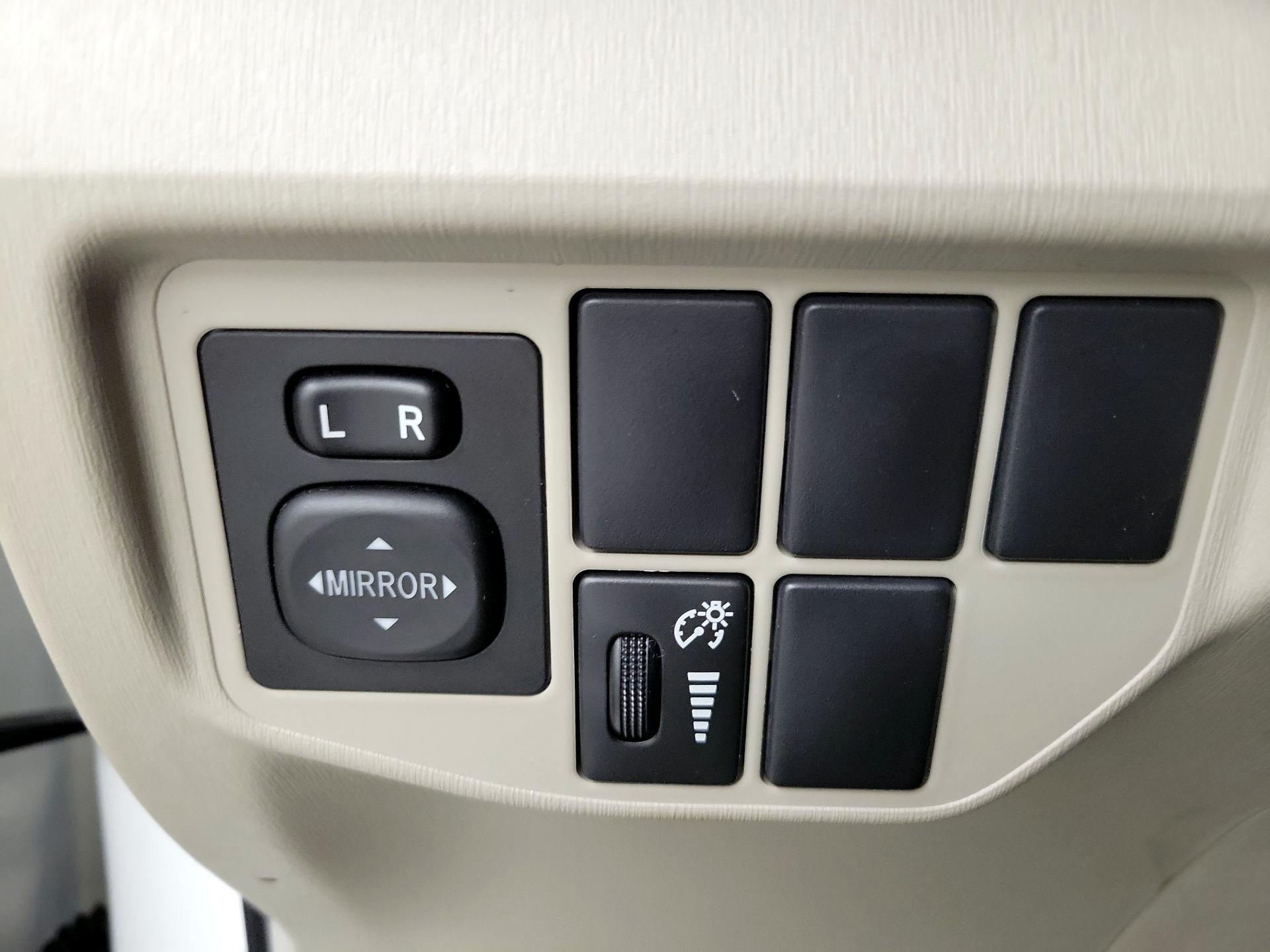 Thumbnail: 2014 Toyota Prius - 11