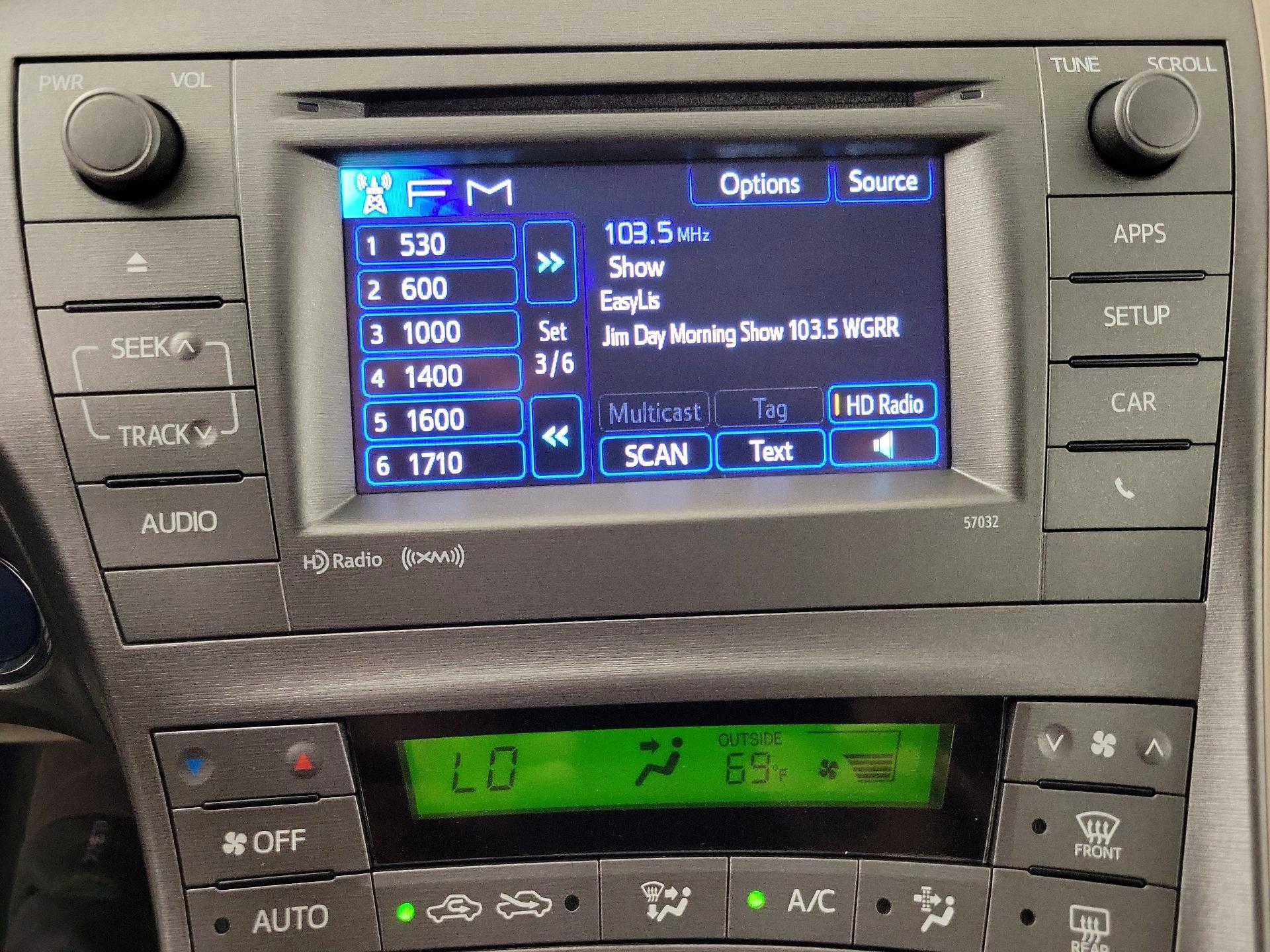 Thumbnail: 2014 Toyota Prius - 14